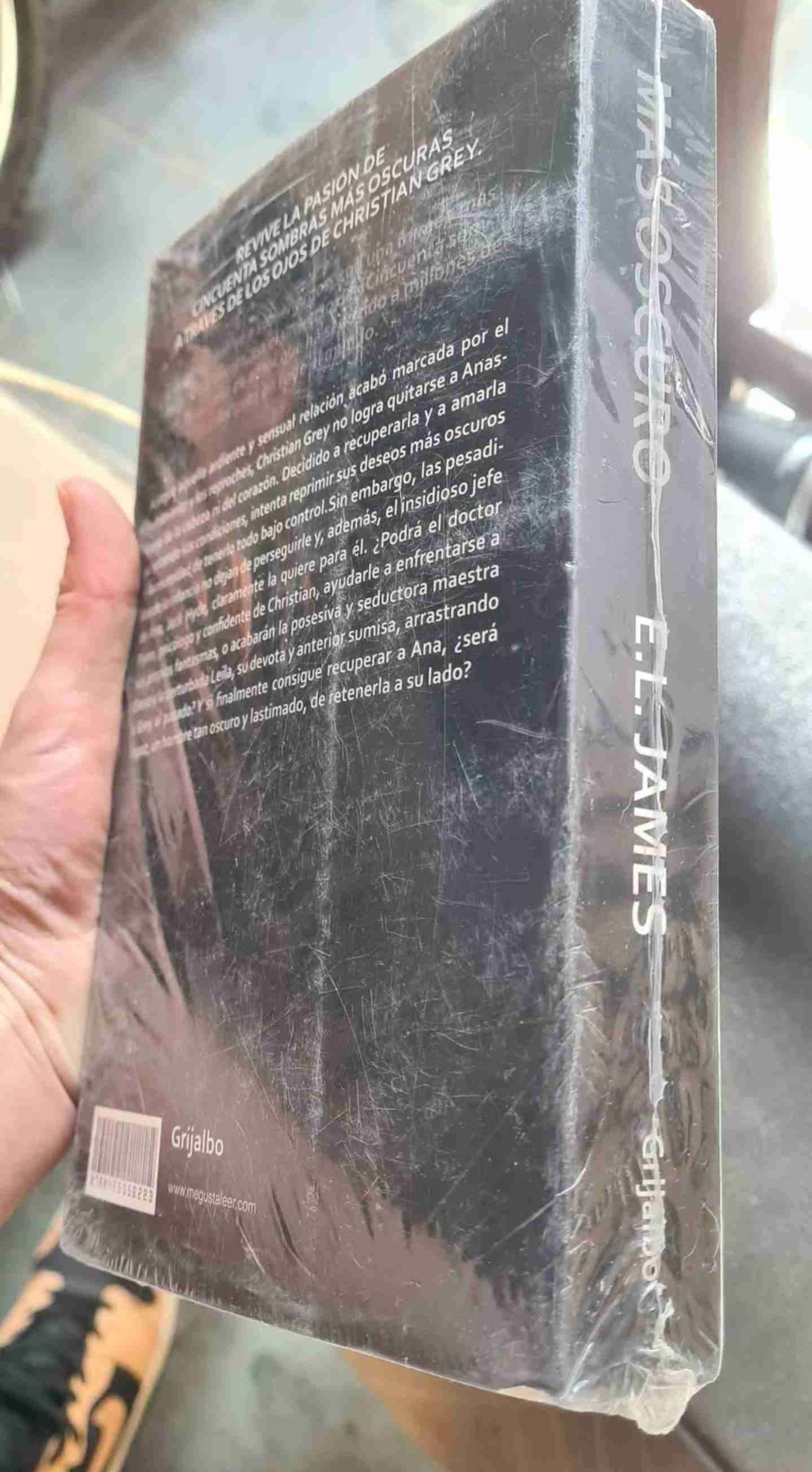 Libro Más Oscuro E.L. James - miniatura 3