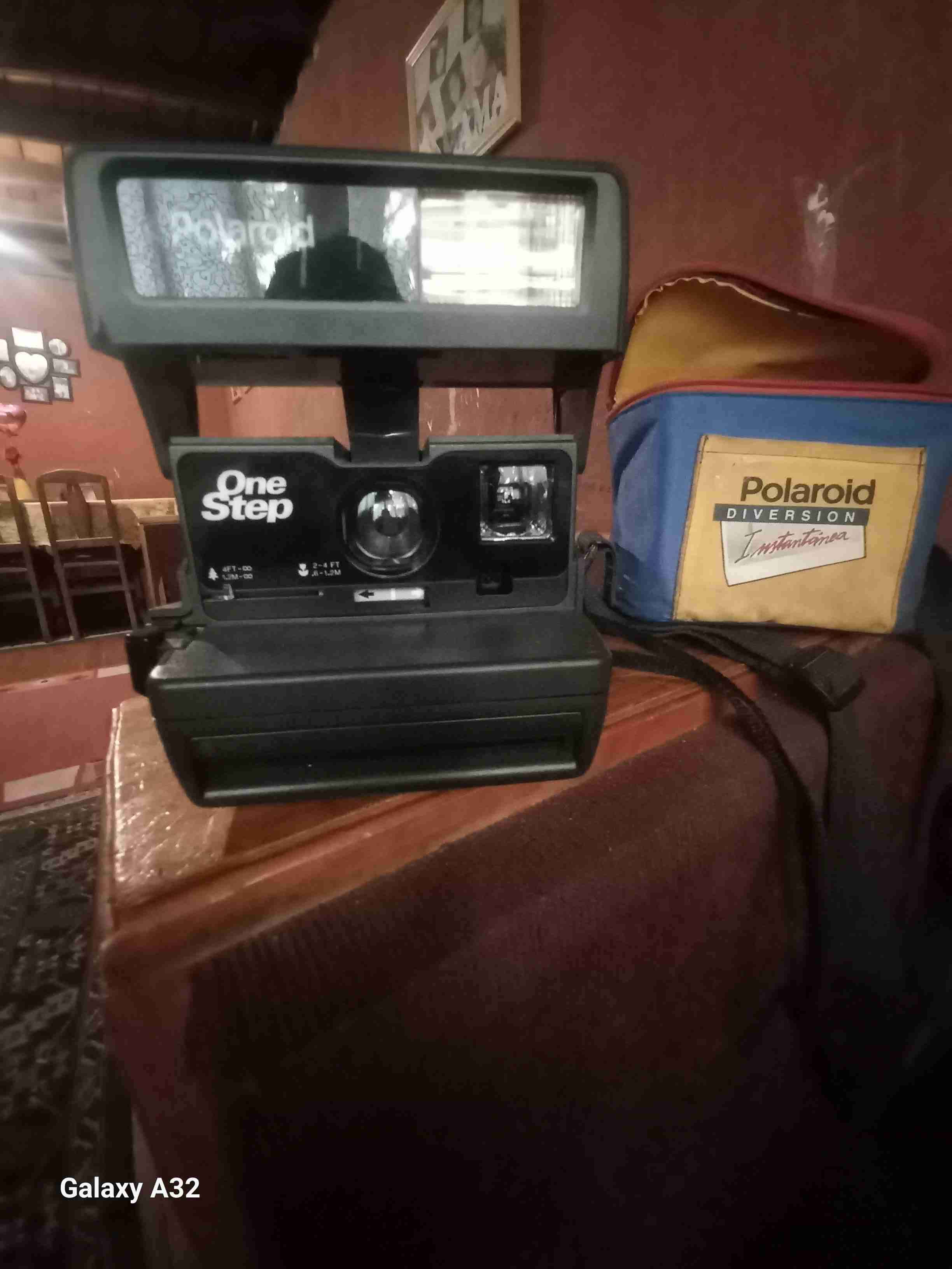 Cámara Polaroid con estuche - miniatura 2