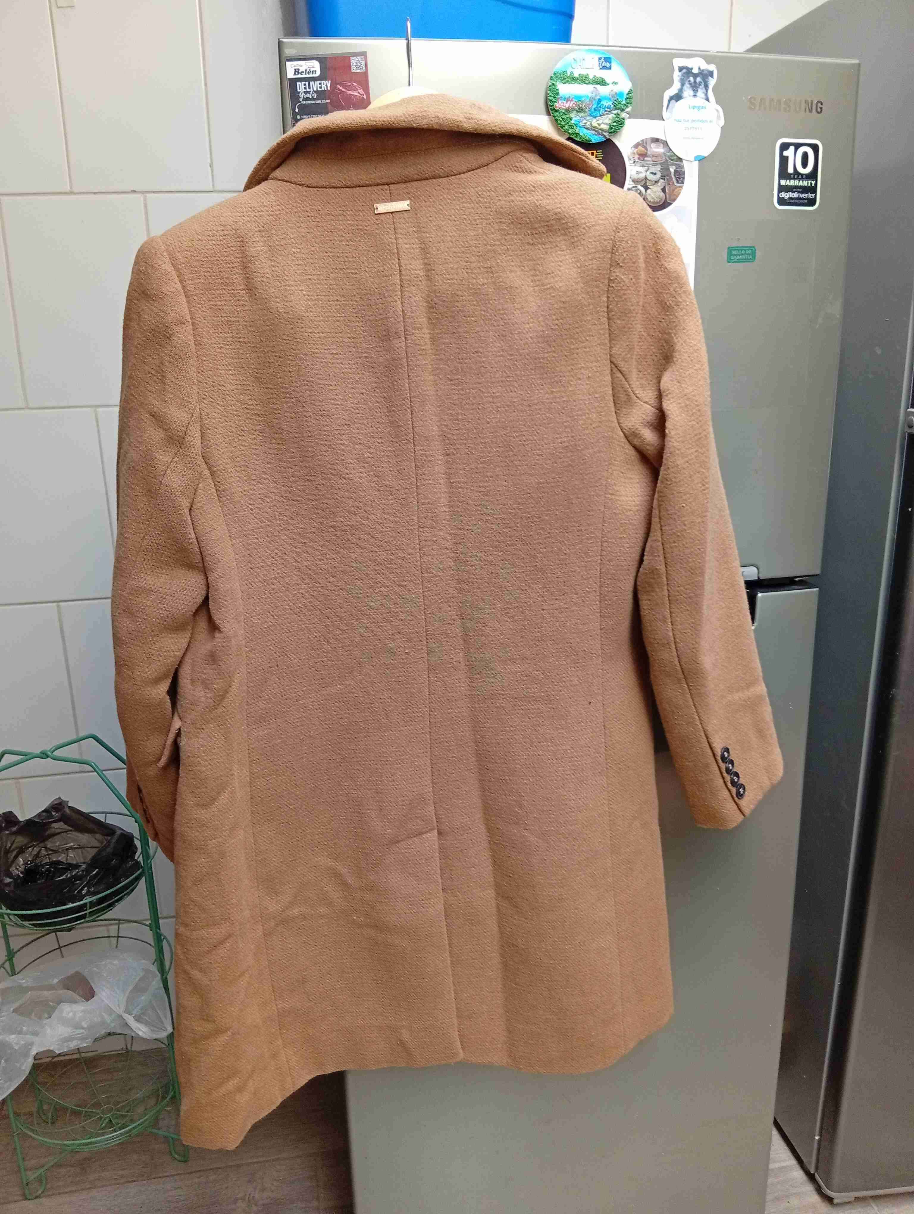 Abrigo color café claro de mujer - miniatura 2