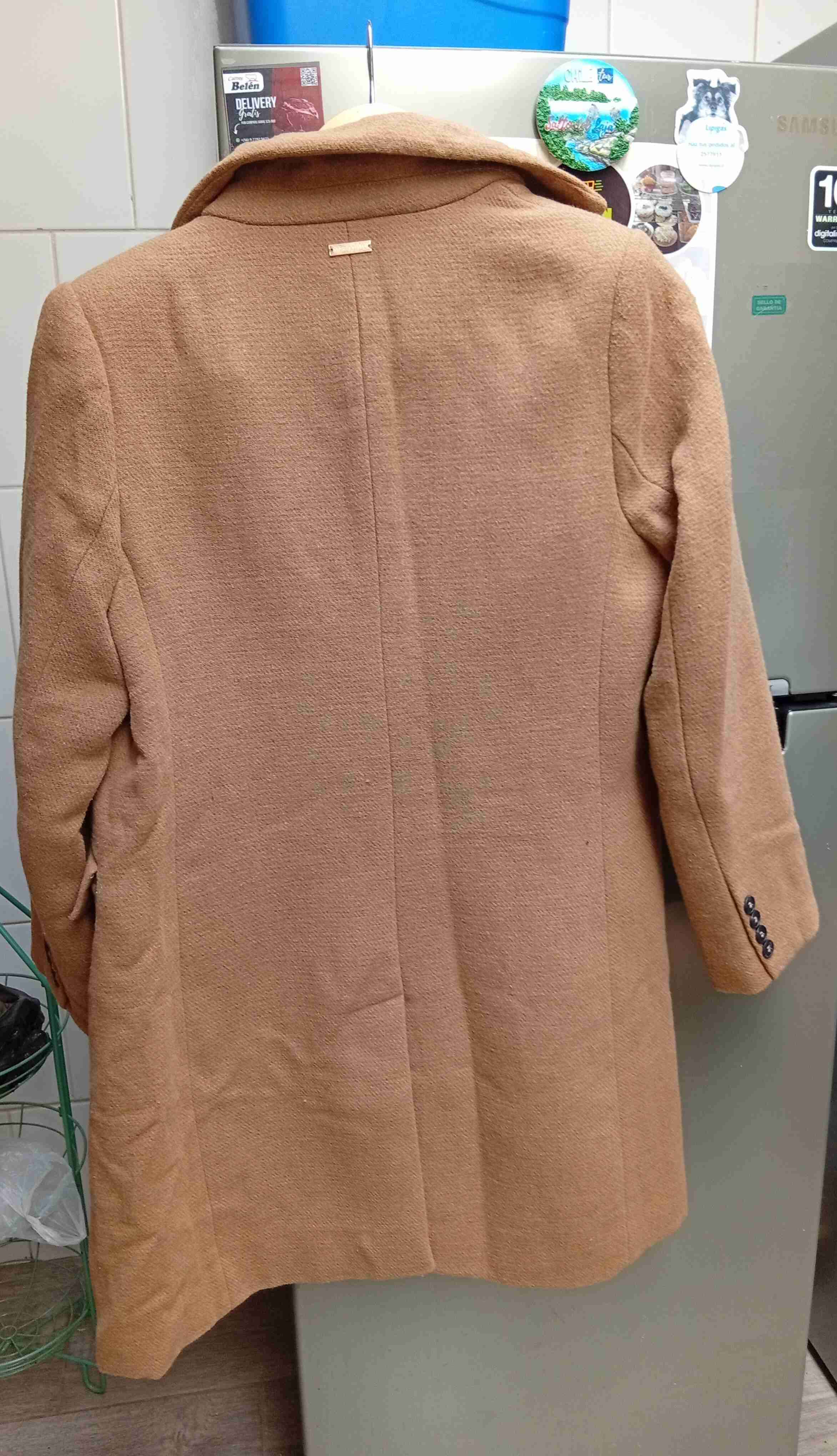 Abrigo color café claro de mujer - miniatura 3