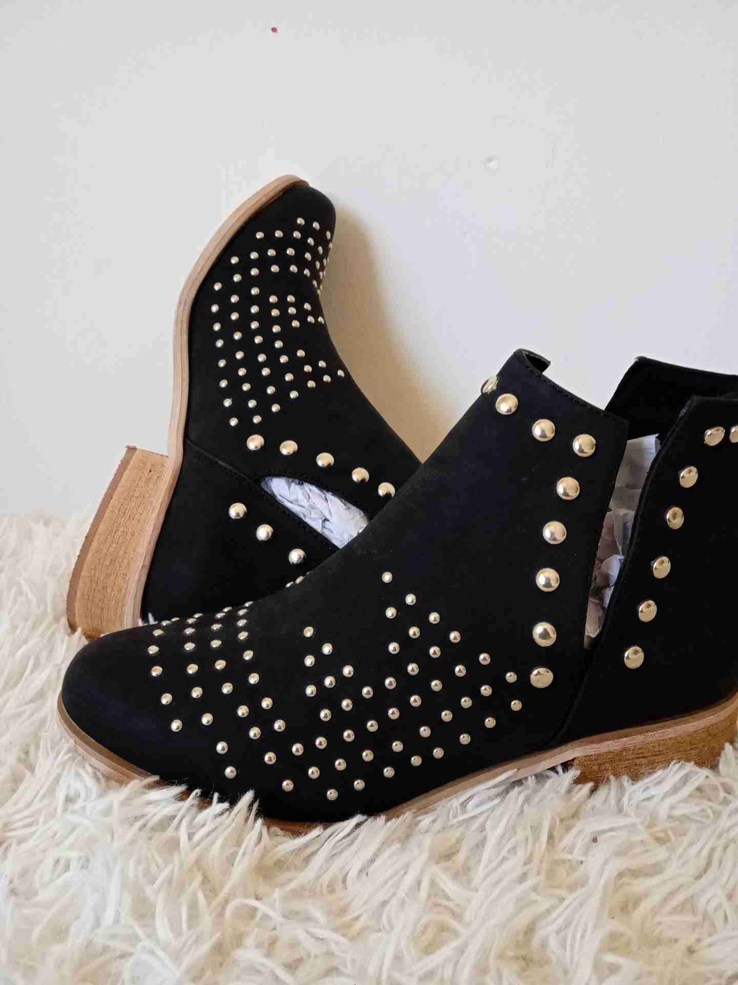 Botines negros con tachas - miniatura 3
