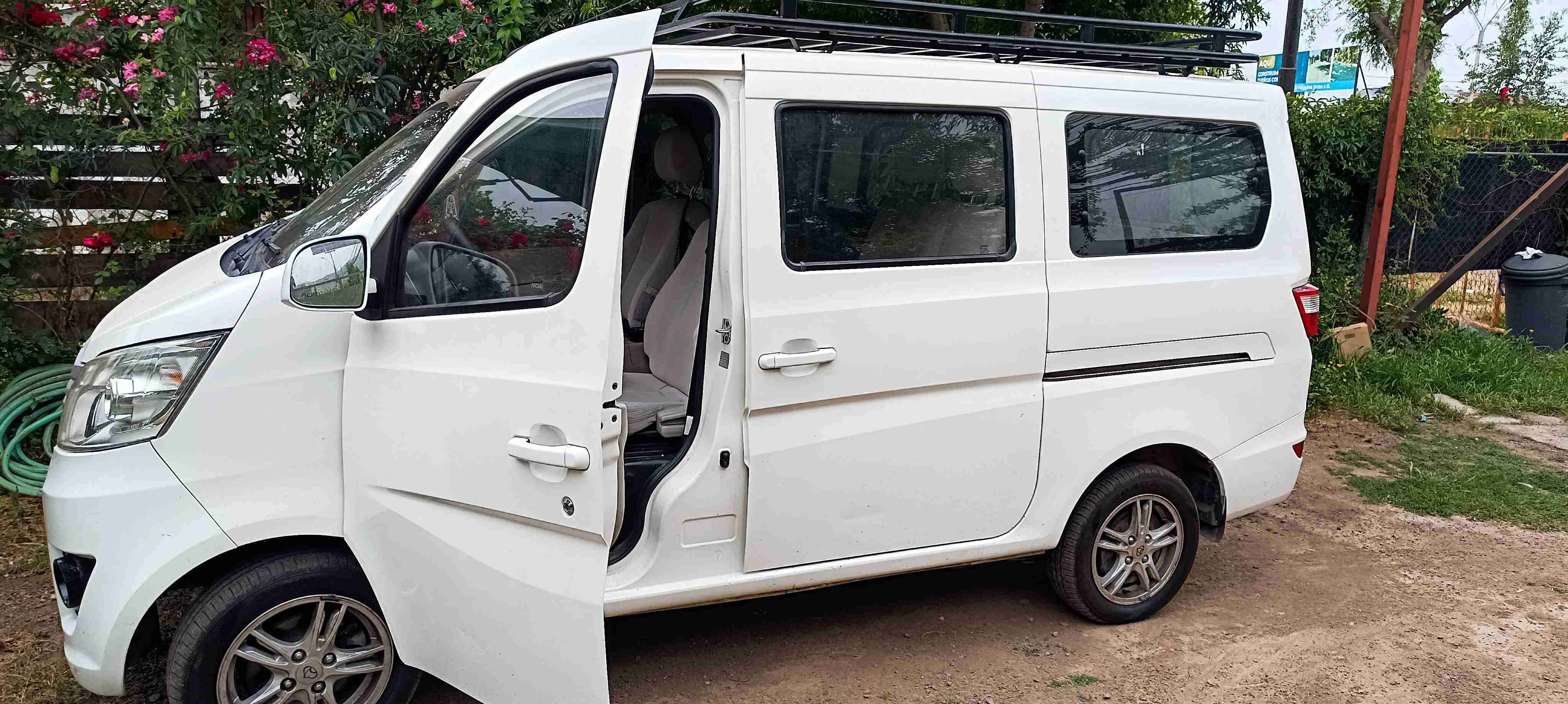 Furgón changan - miniatura 2