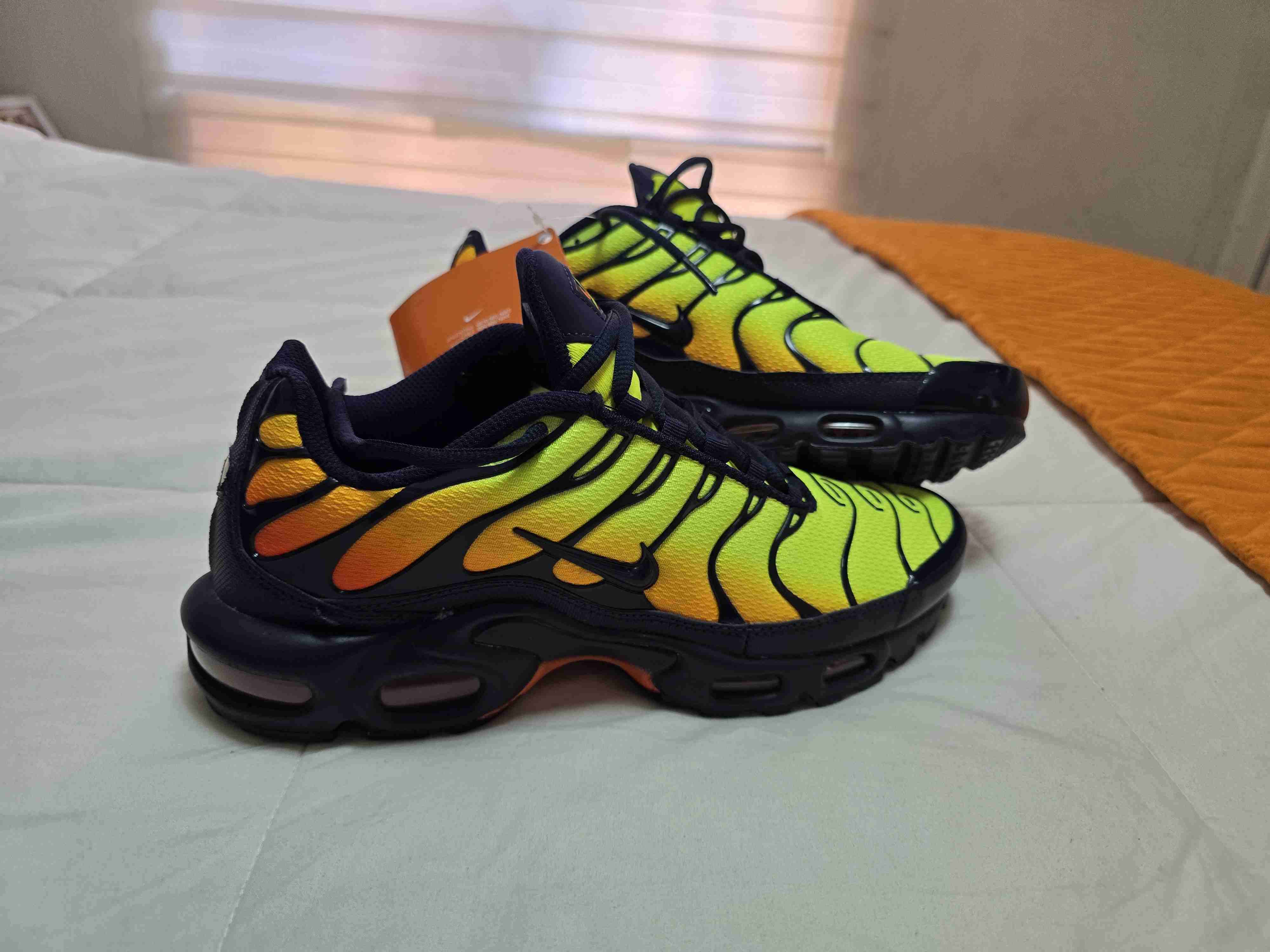 Zapatillas deportivas amarillas nuevas - miniatura 2