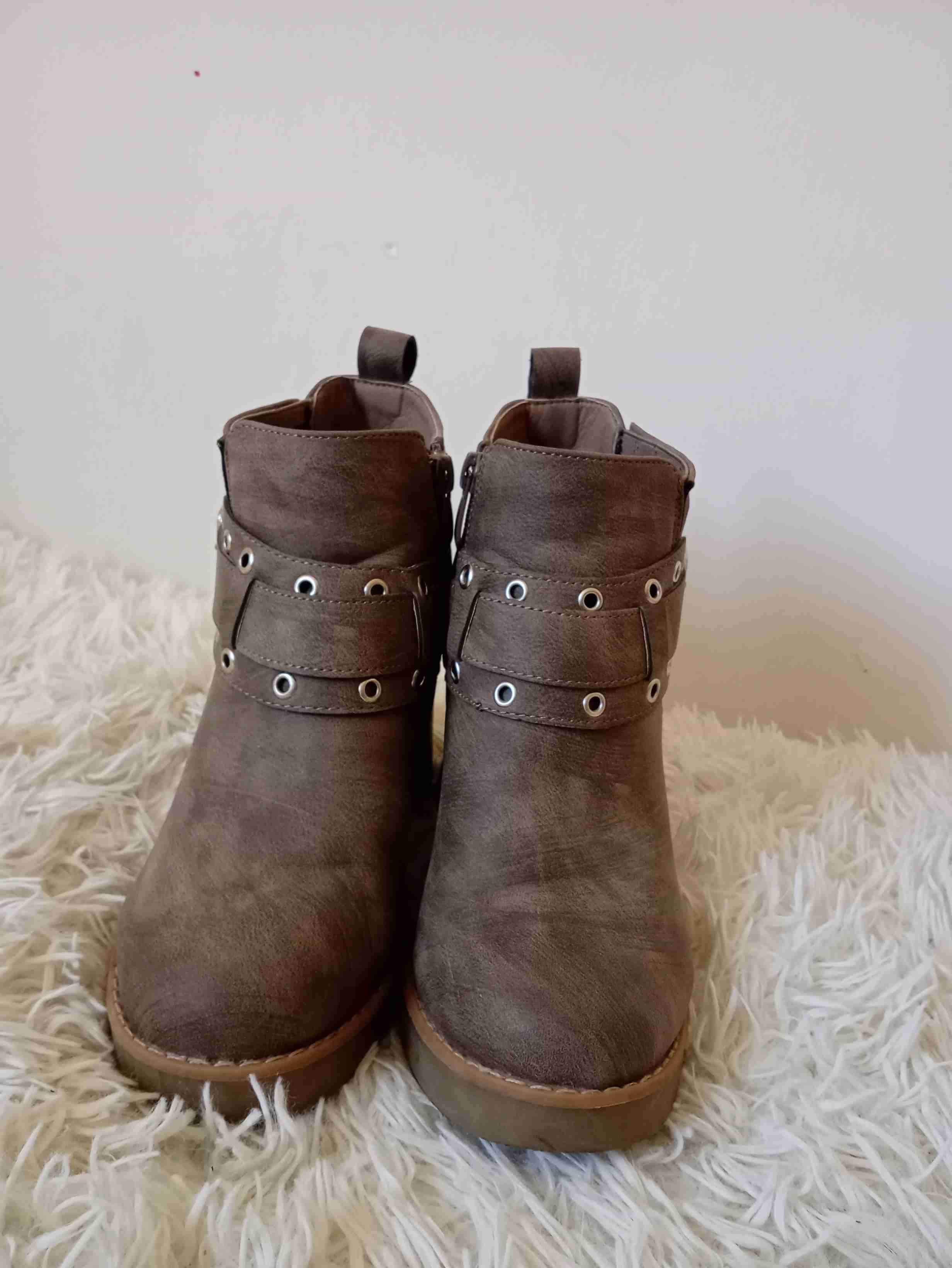 Botines marrones con tacón - miniatura 2