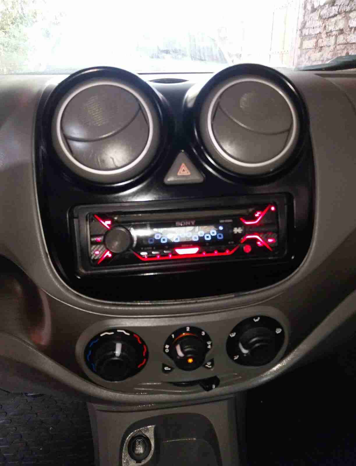 Auto Fiat blanco en buen estado - miniatura 6