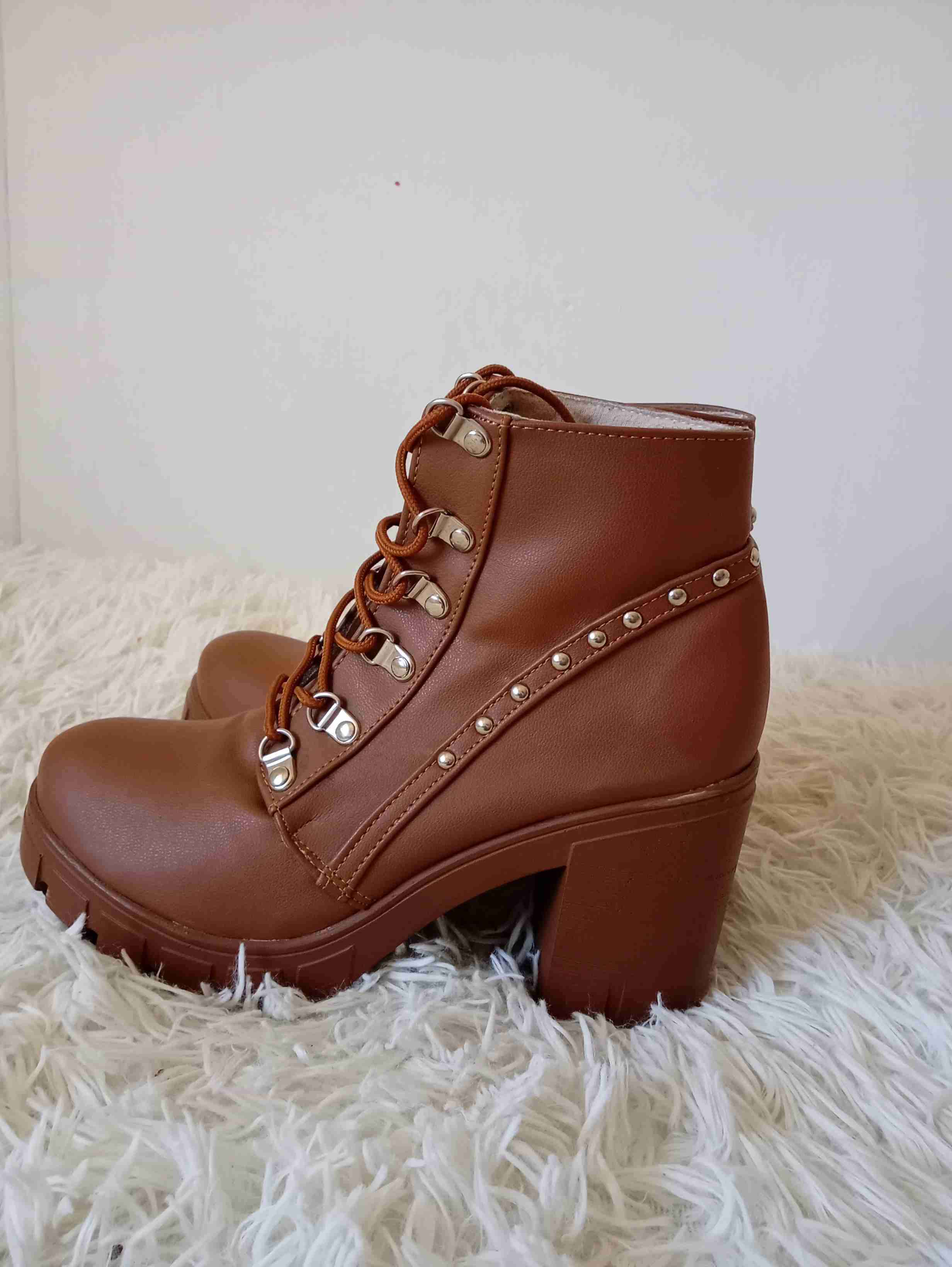 Botines marrones con taco - miniatura 3