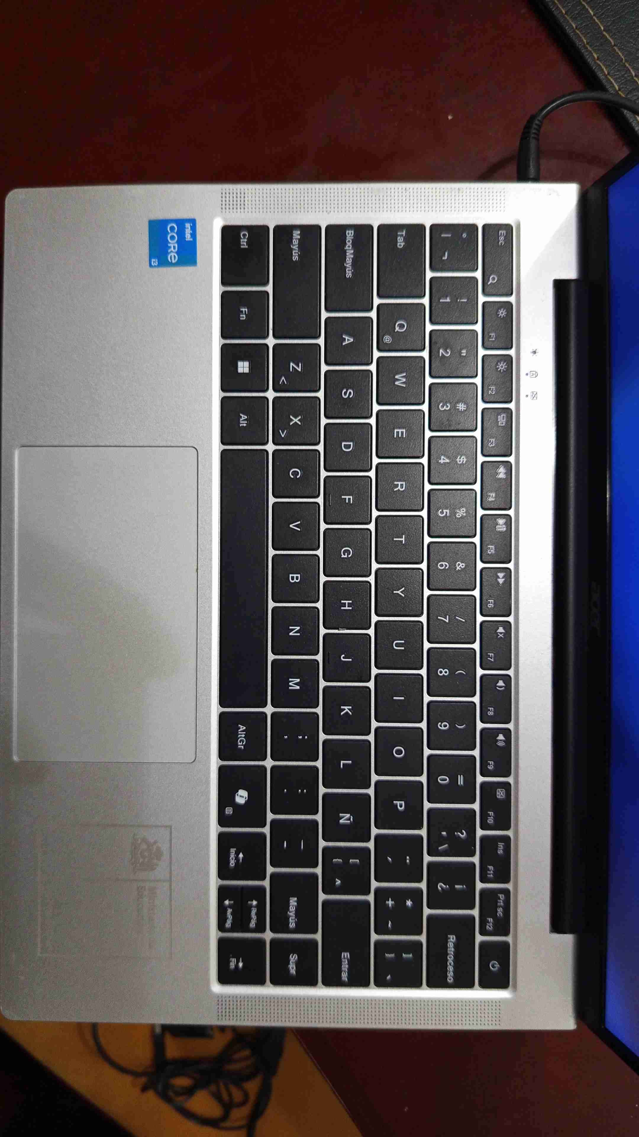 Laptop Acer Core i3 n300 - miniatura 2