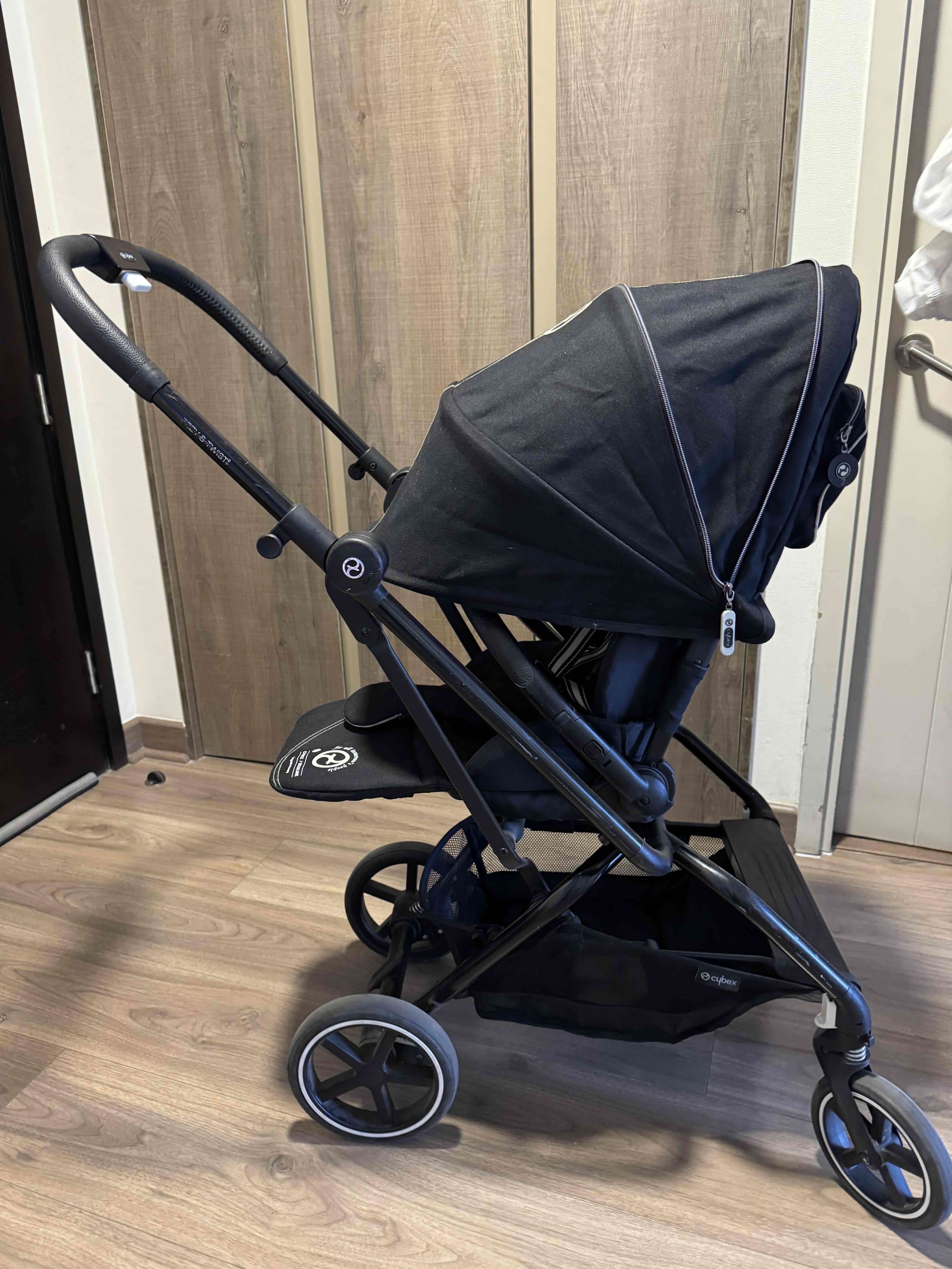 Coche Cybex negro plegable 360 - miniatura 2