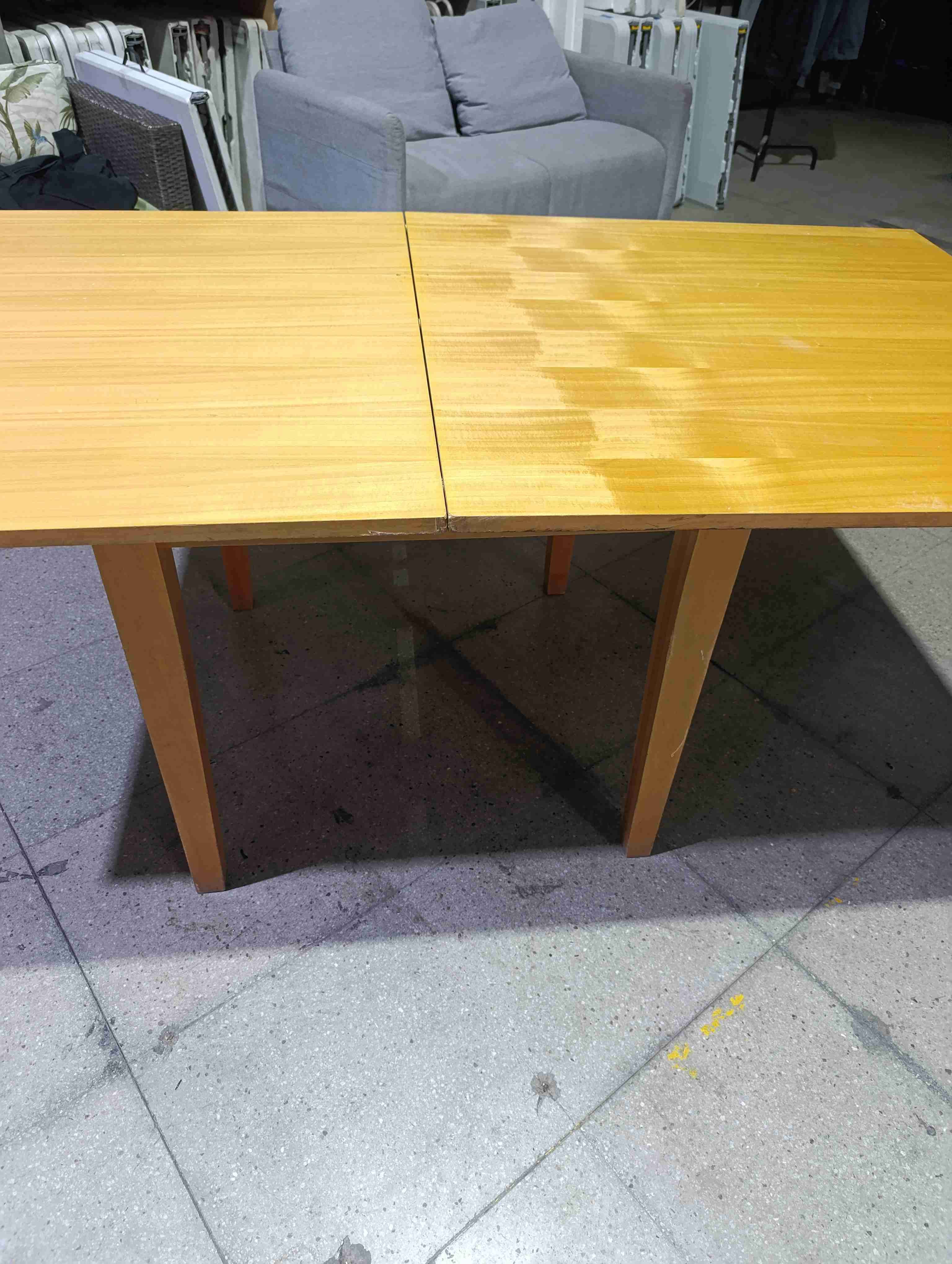 Mesa cuadrada de madera extendible. - miniatura 3