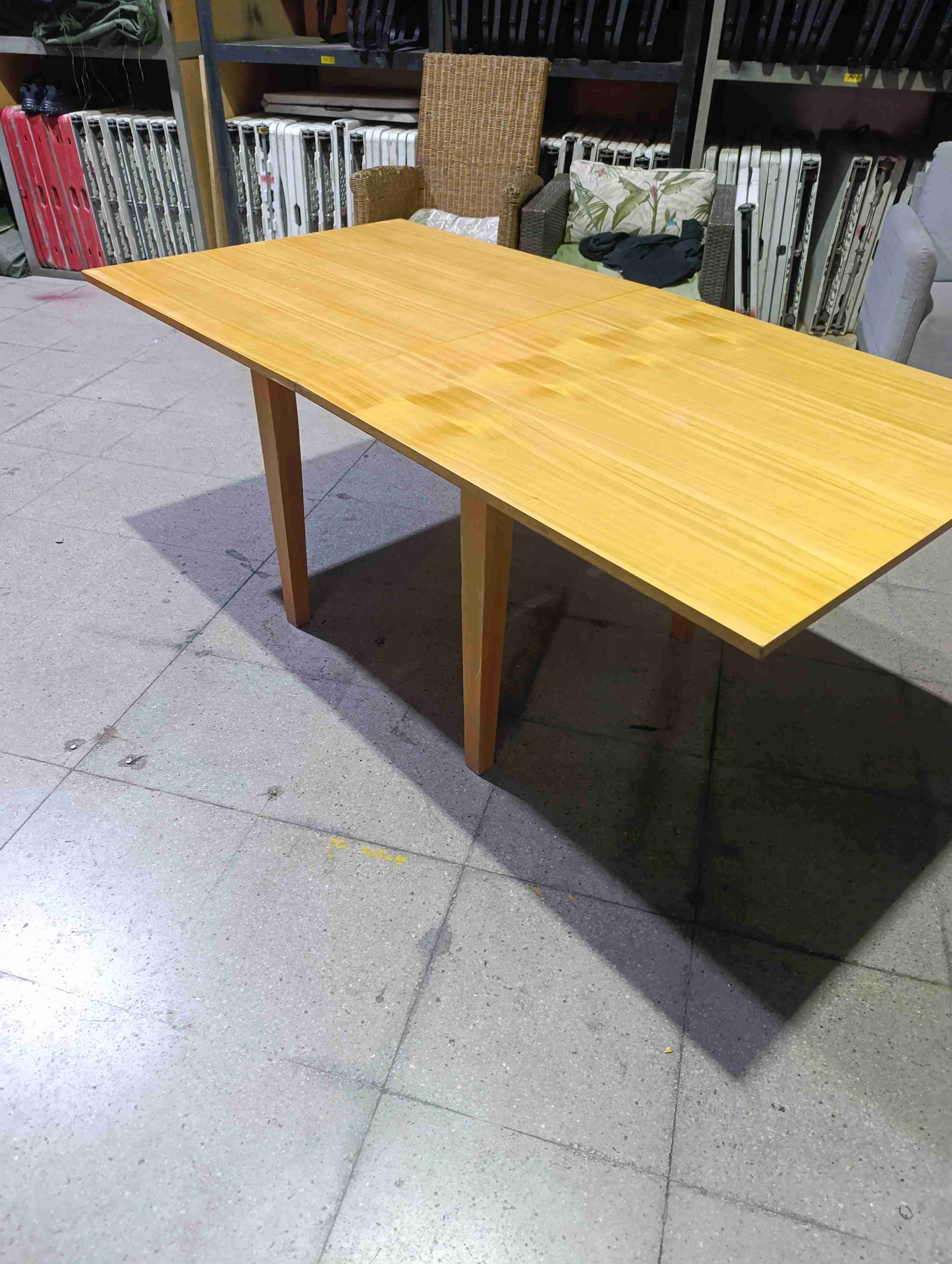 Mesa cuadrada de madera extendible. - miniatura 4