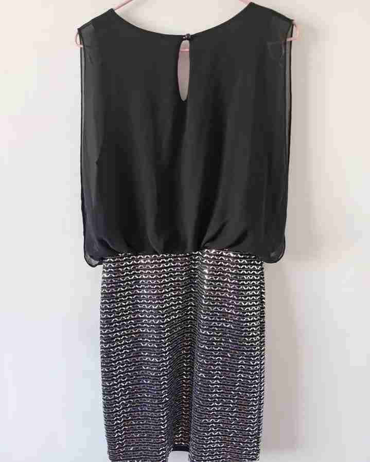 Vestido negro con falda estampada - miniatura 2