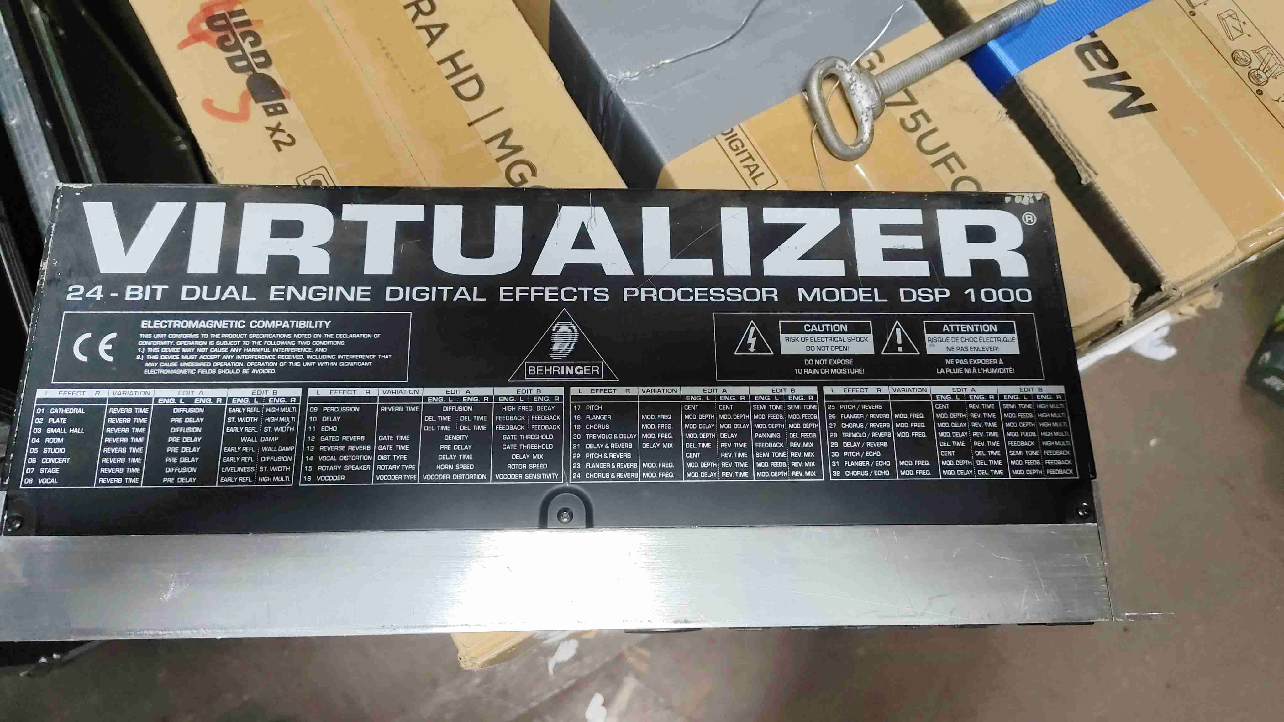 Procesador de efectos digital Behringer - miniatura 1