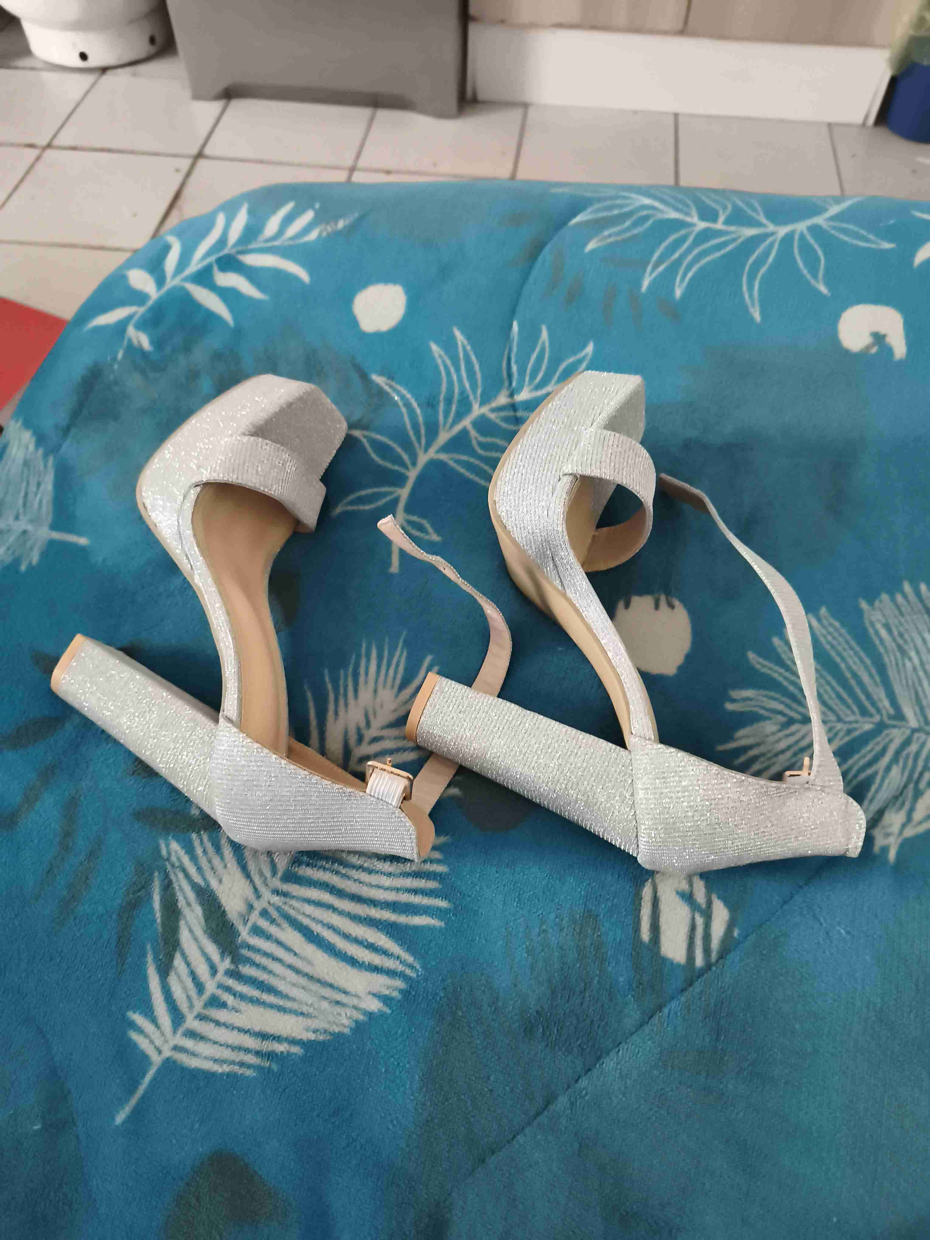 Sandalias plateadas brillantes - miniatura 2