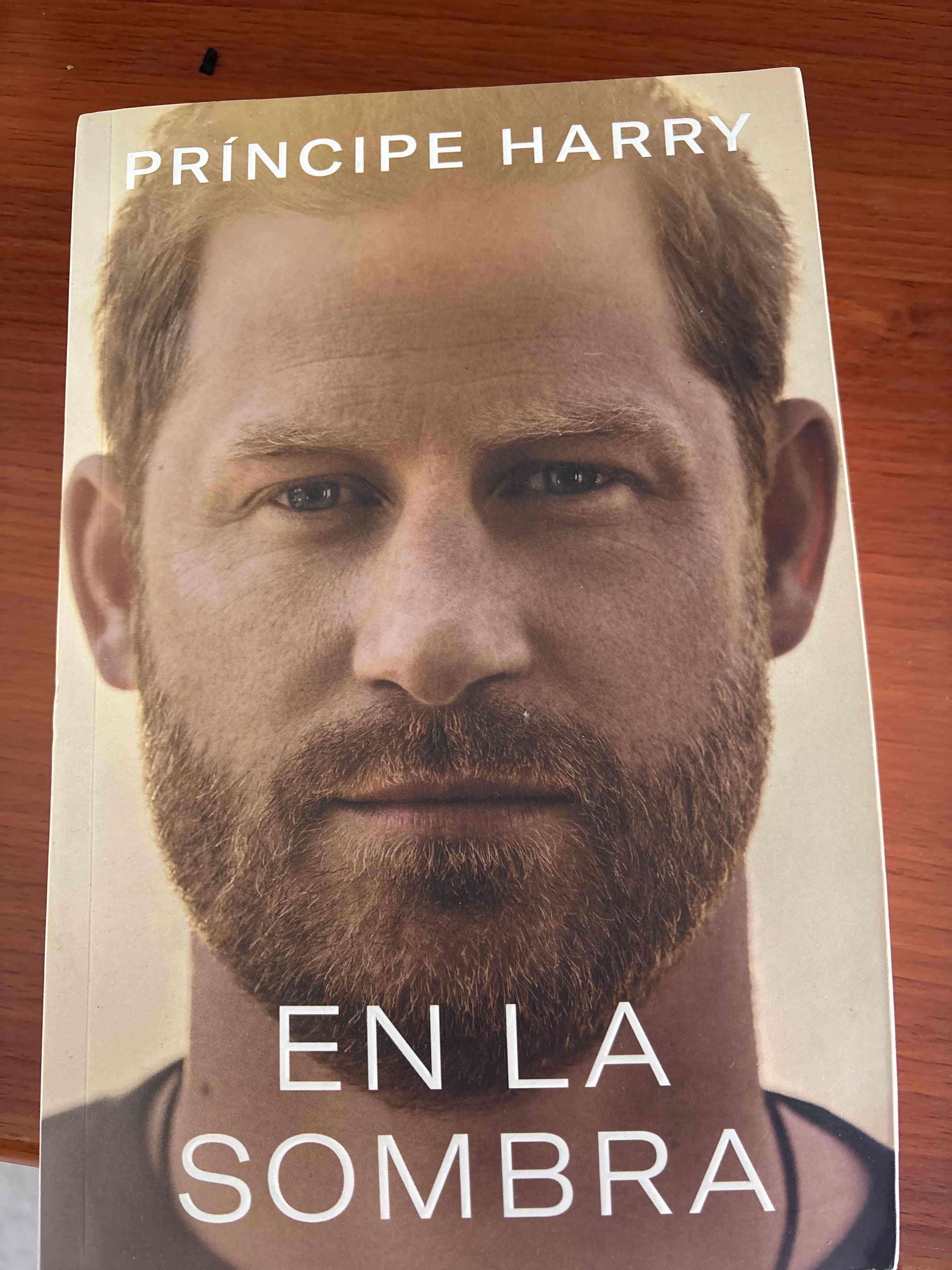 Libro 'En la Sombra' de Príncipe Harry