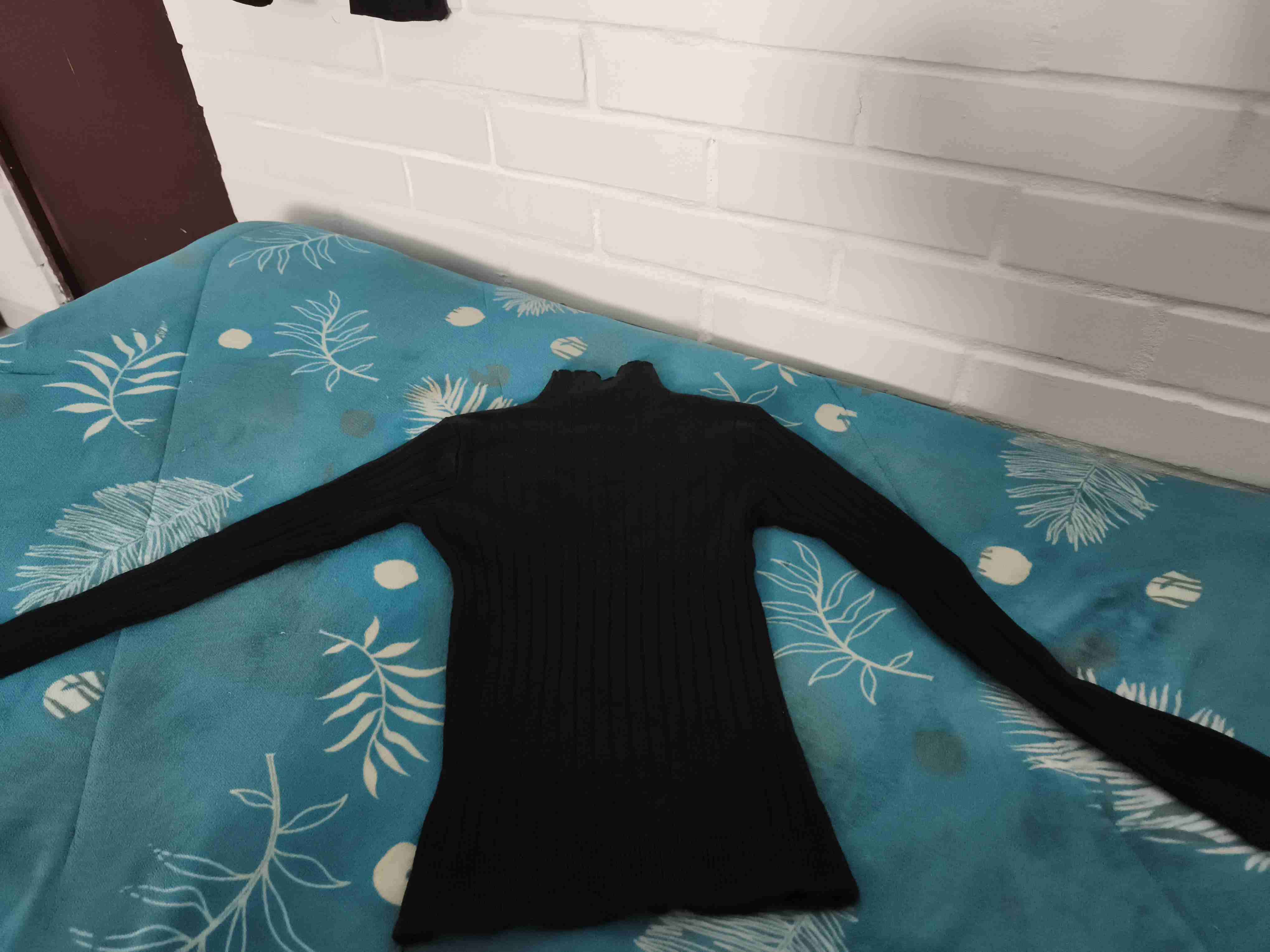 Suéter negro para mujer - miniatura 3