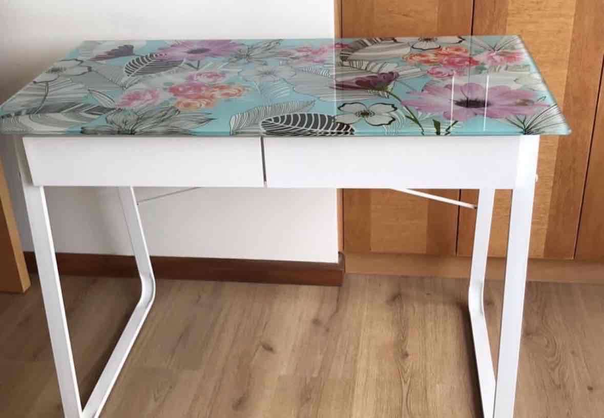 Escritorio con cubierta floral - miniatura 2