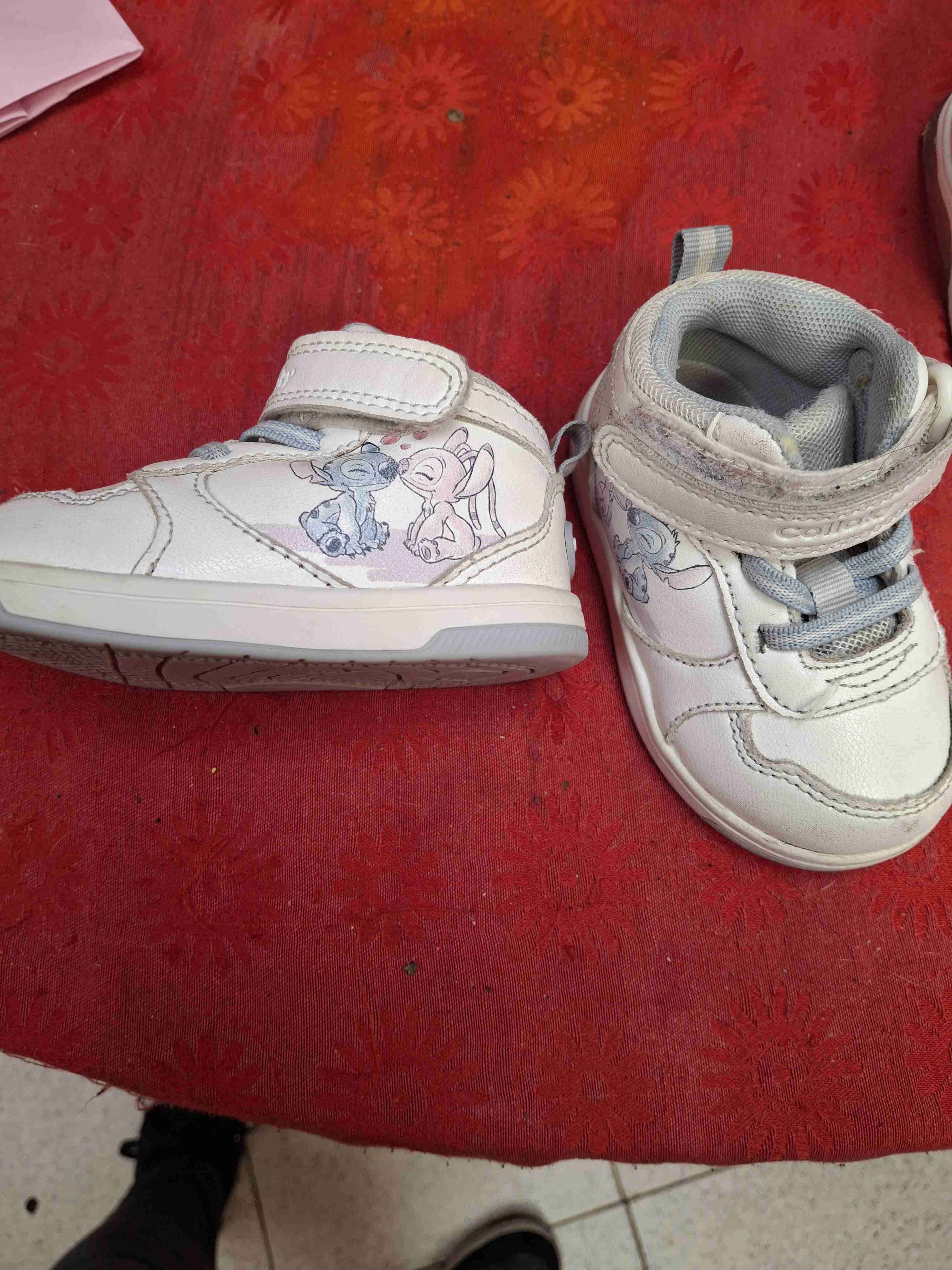 Zapatillas blancas Stitch para niños - miniatura 1