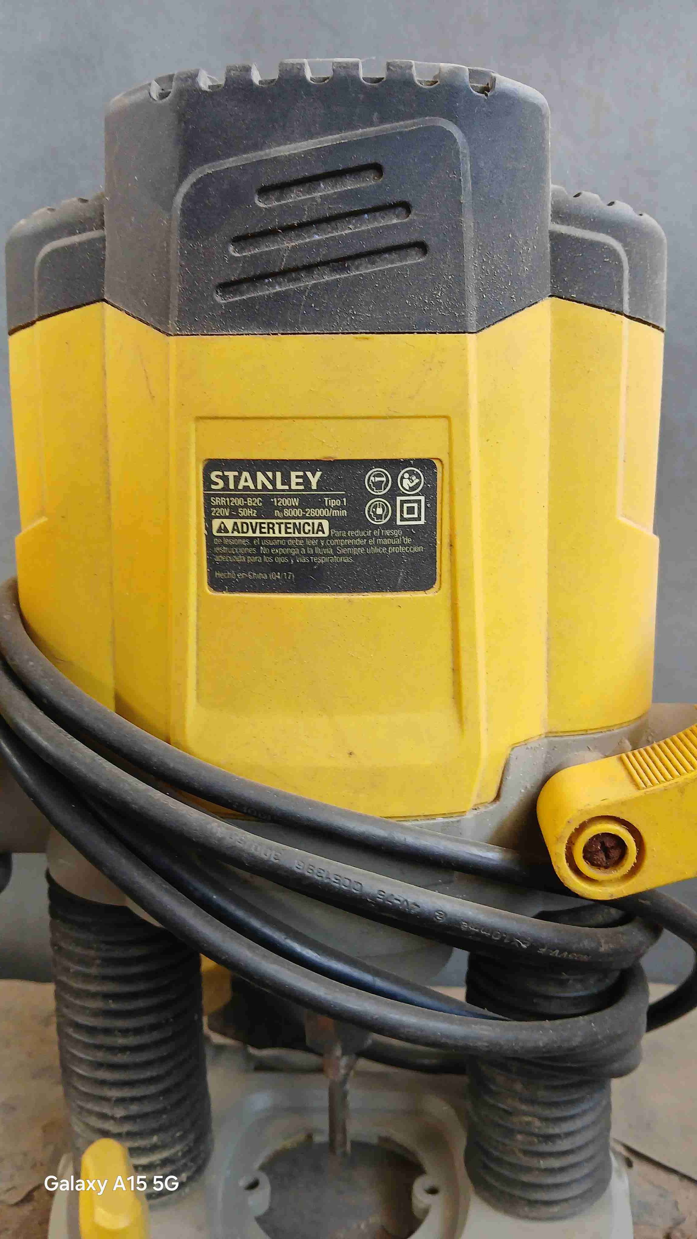 Fresadora Stanley 1200W usada - miniatura 1