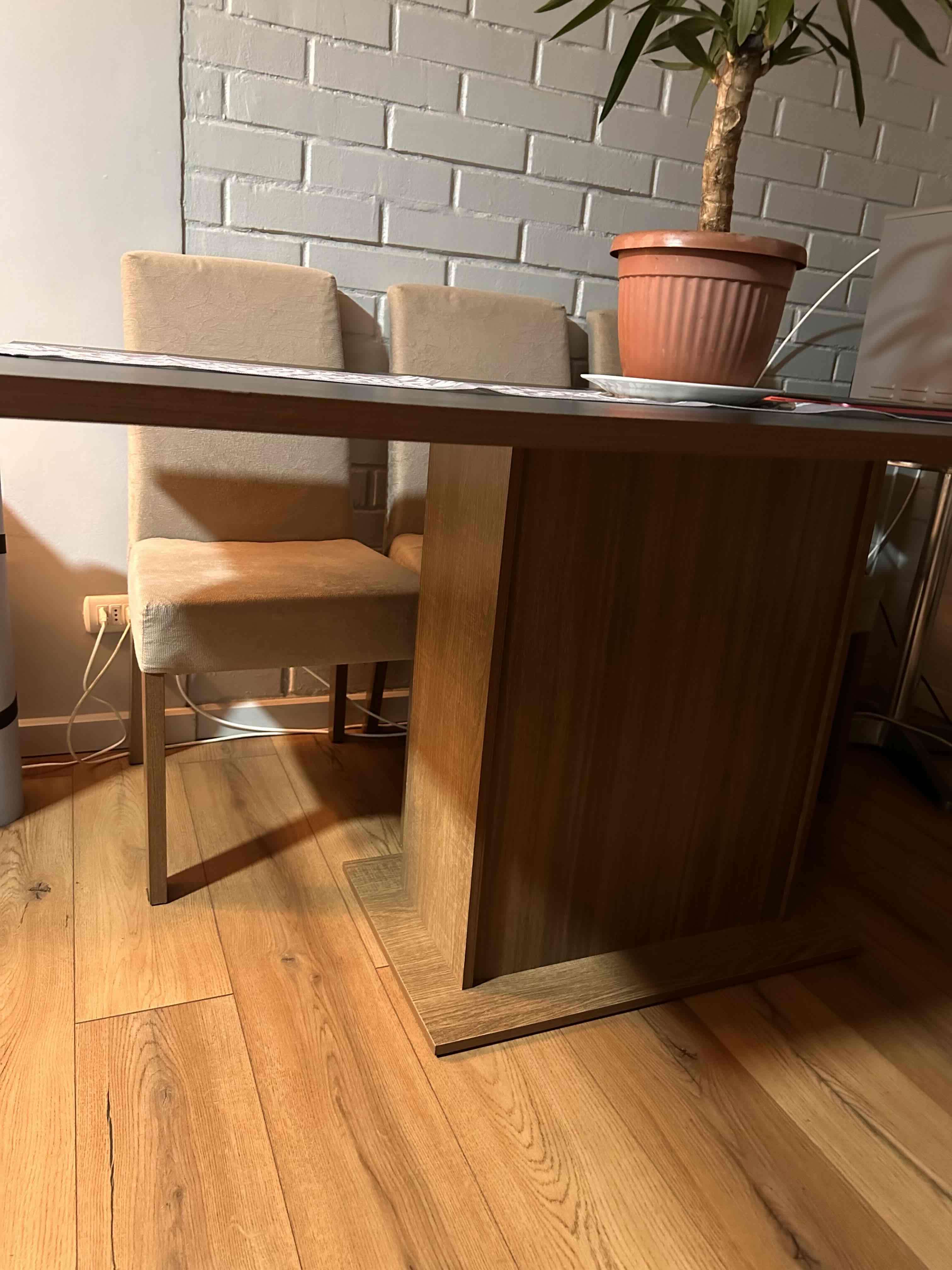 Juego de comedor con sillas beige - miniatura 3