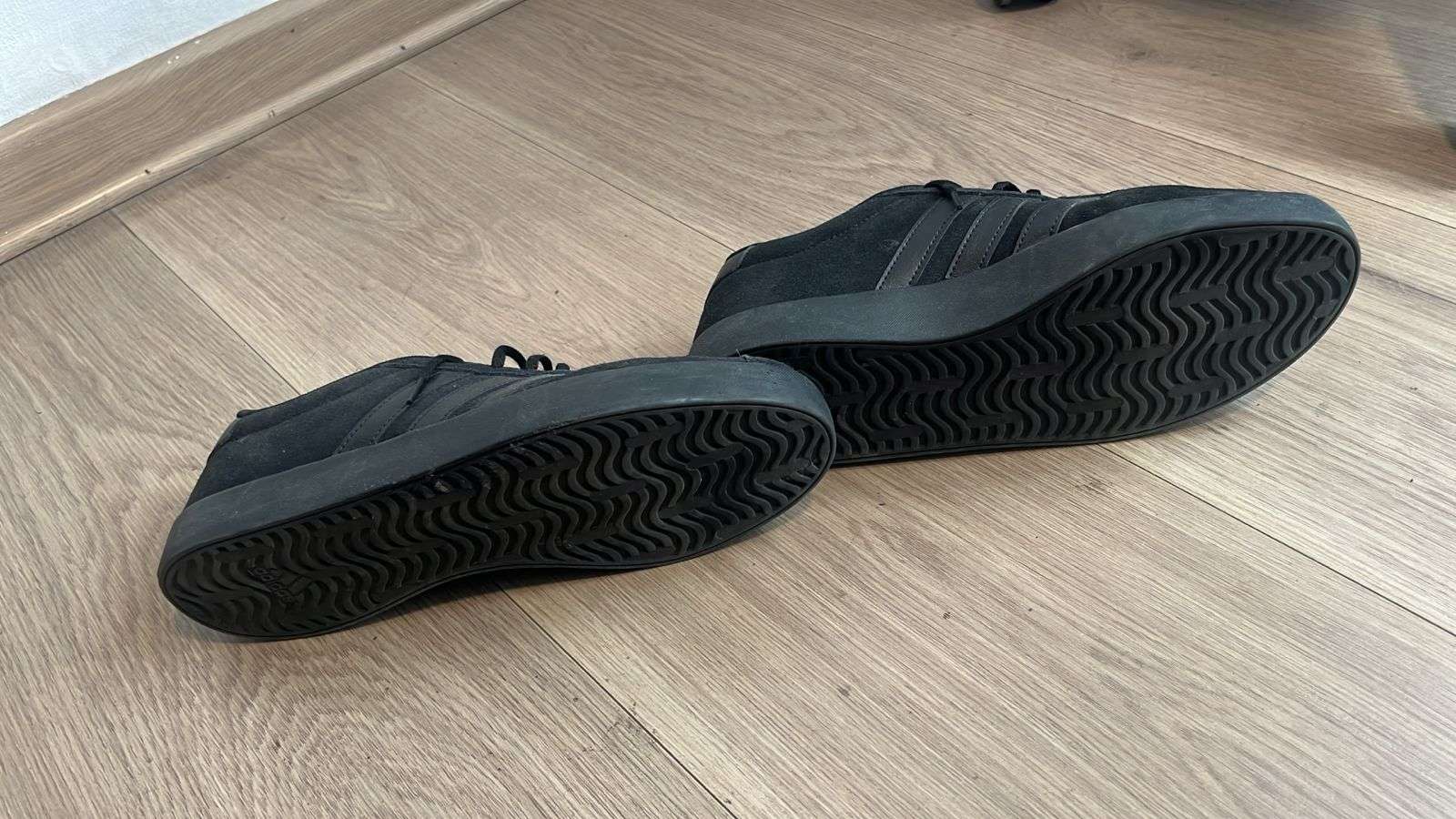 Zapatillas Adidas negras - miniatura 2