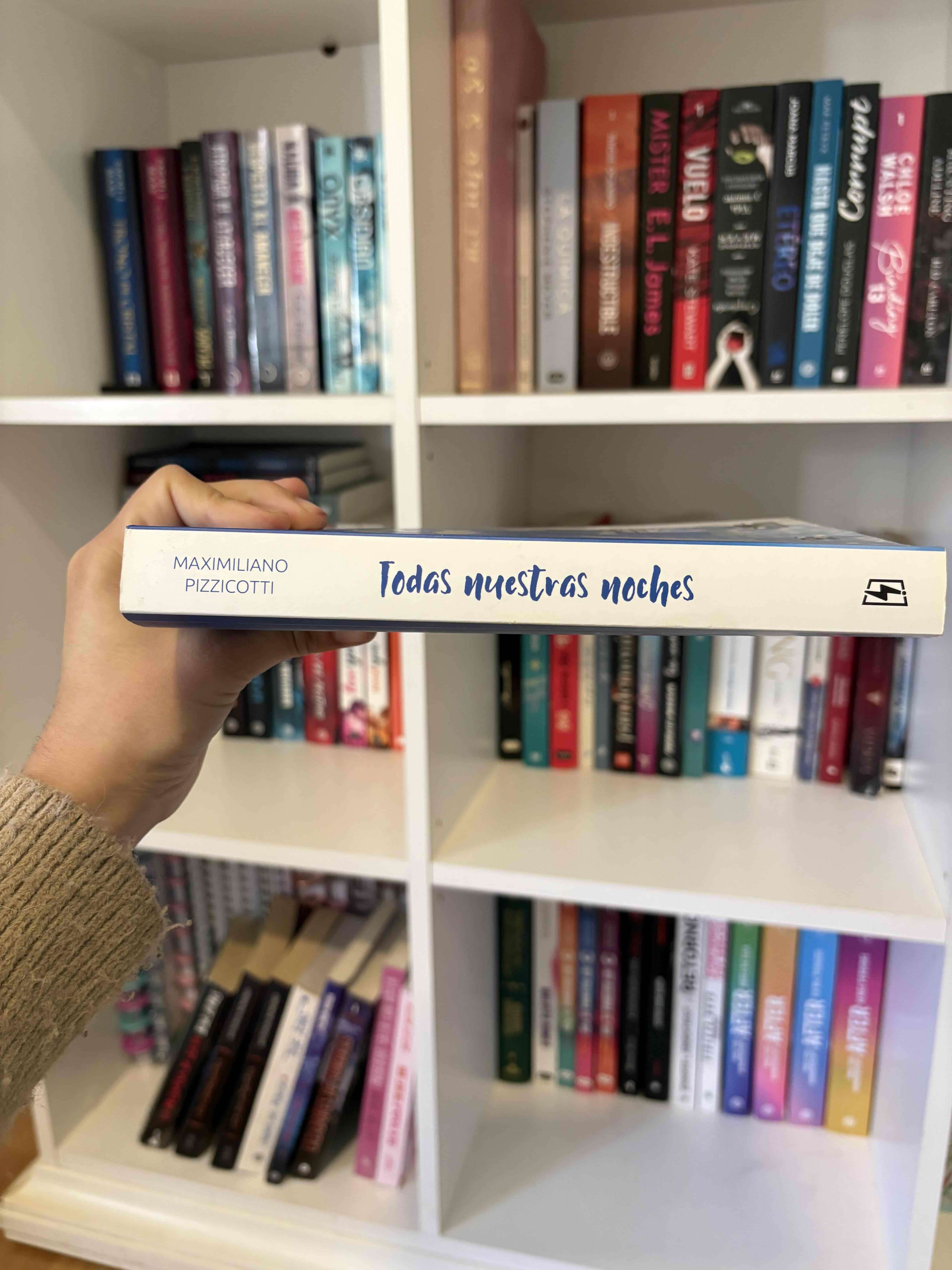 Libro 'Todas nuestras noches' - miniatura 2