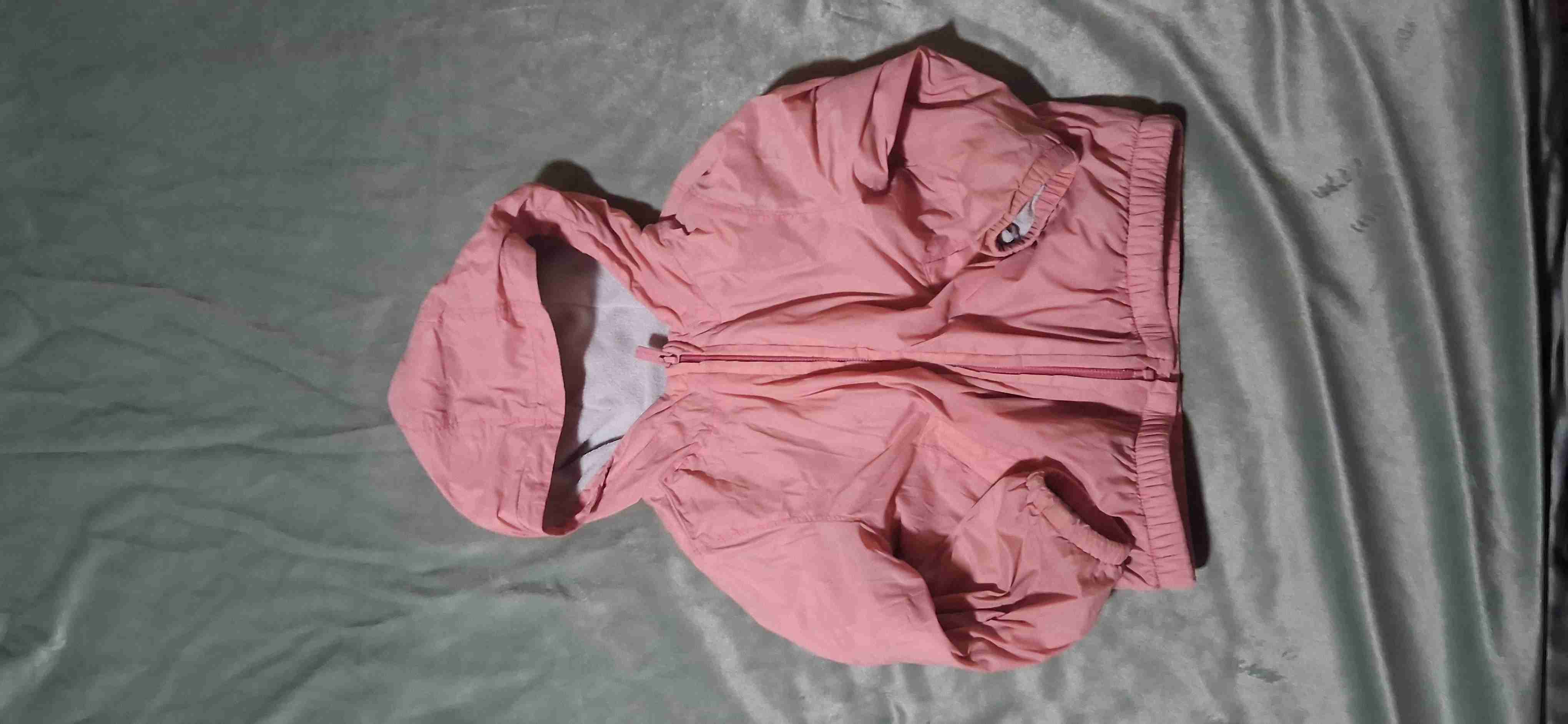 Cortaviento rosado para niña