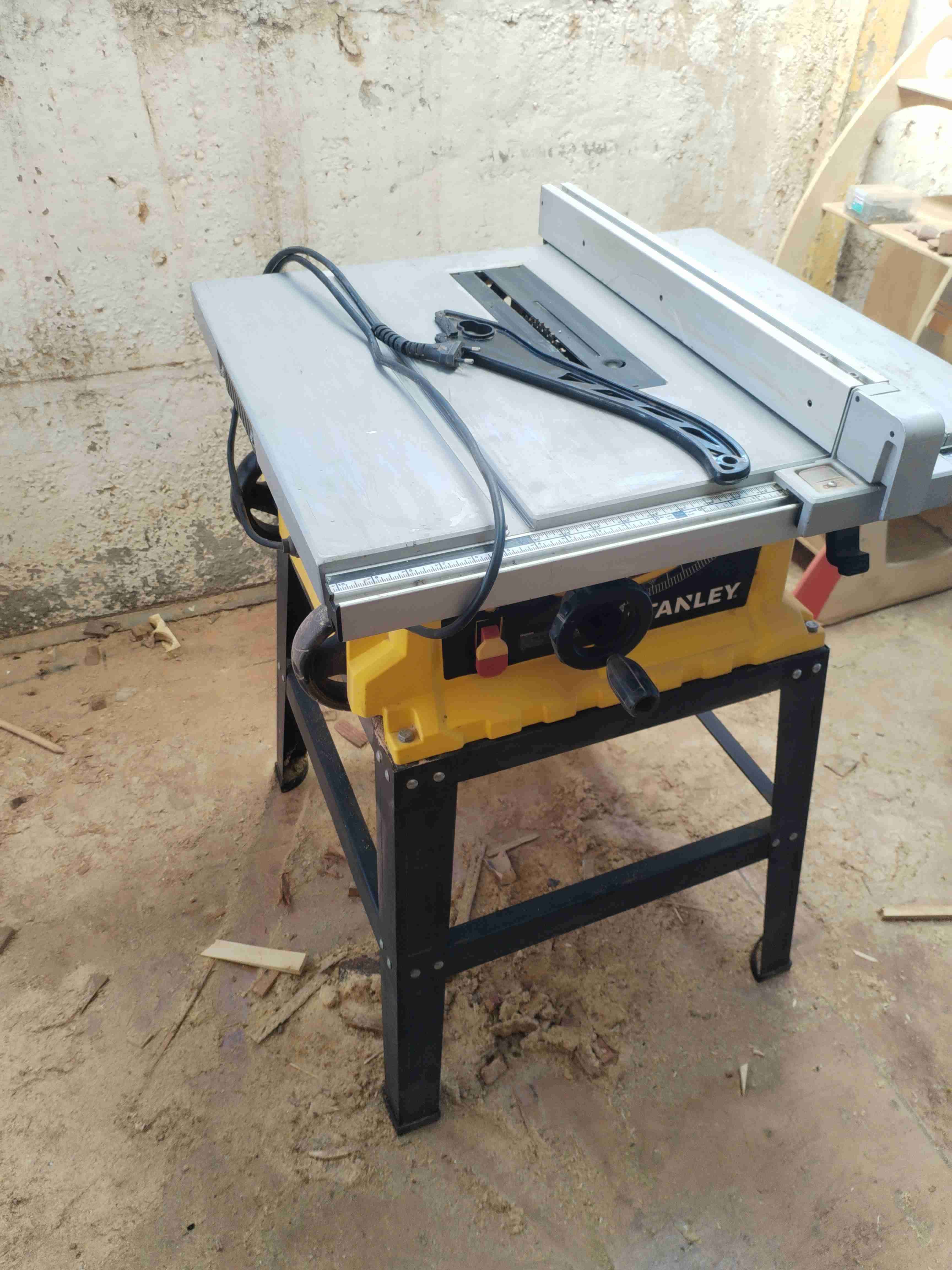 Sierra de mesa Stanley - miniatura 3