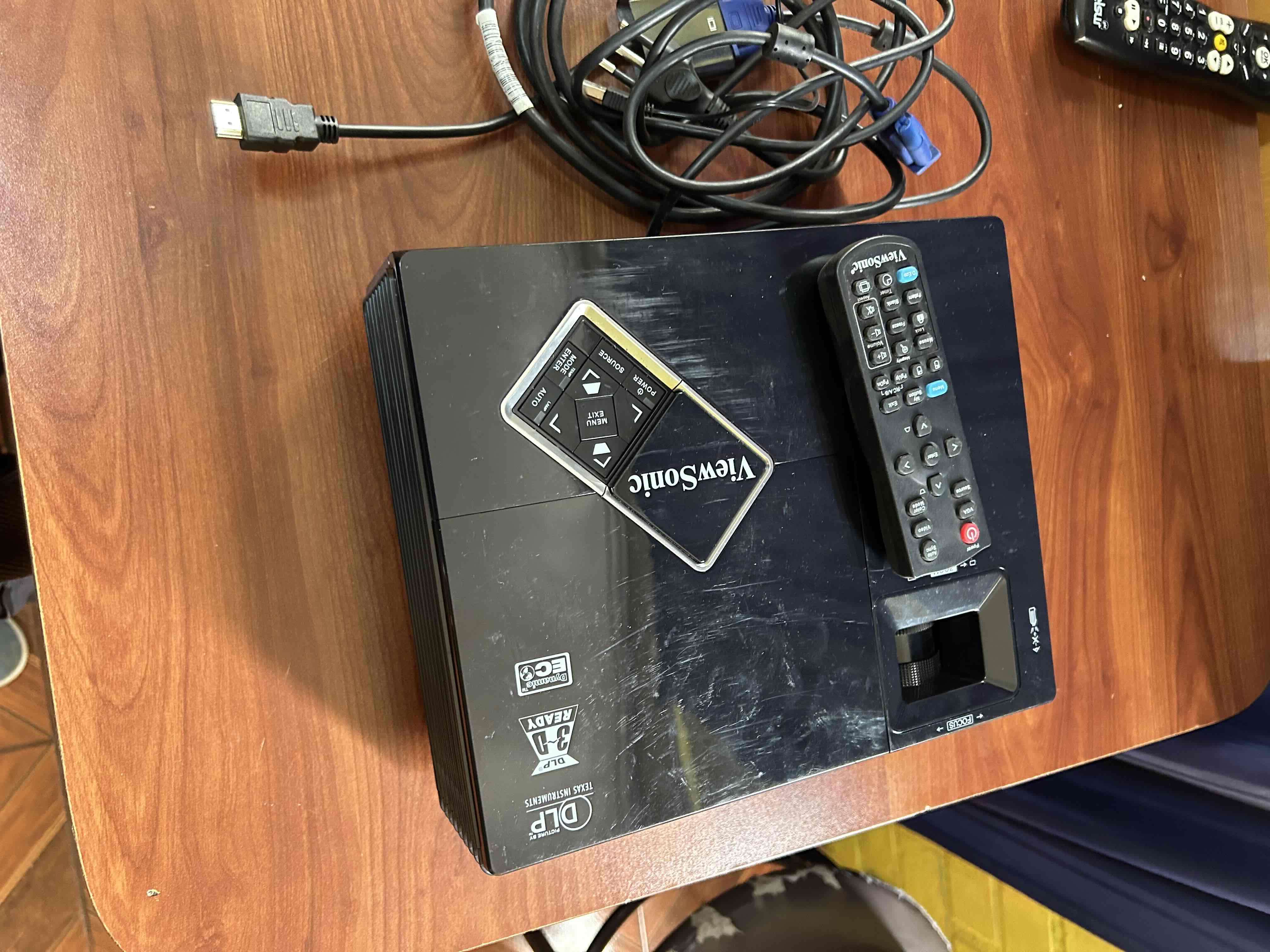 Proyector Viewsonic DLP usado - miniatura 1