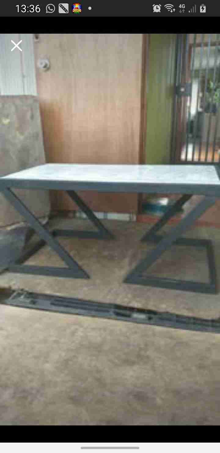 Mesa moderna de metal - miniatura 2