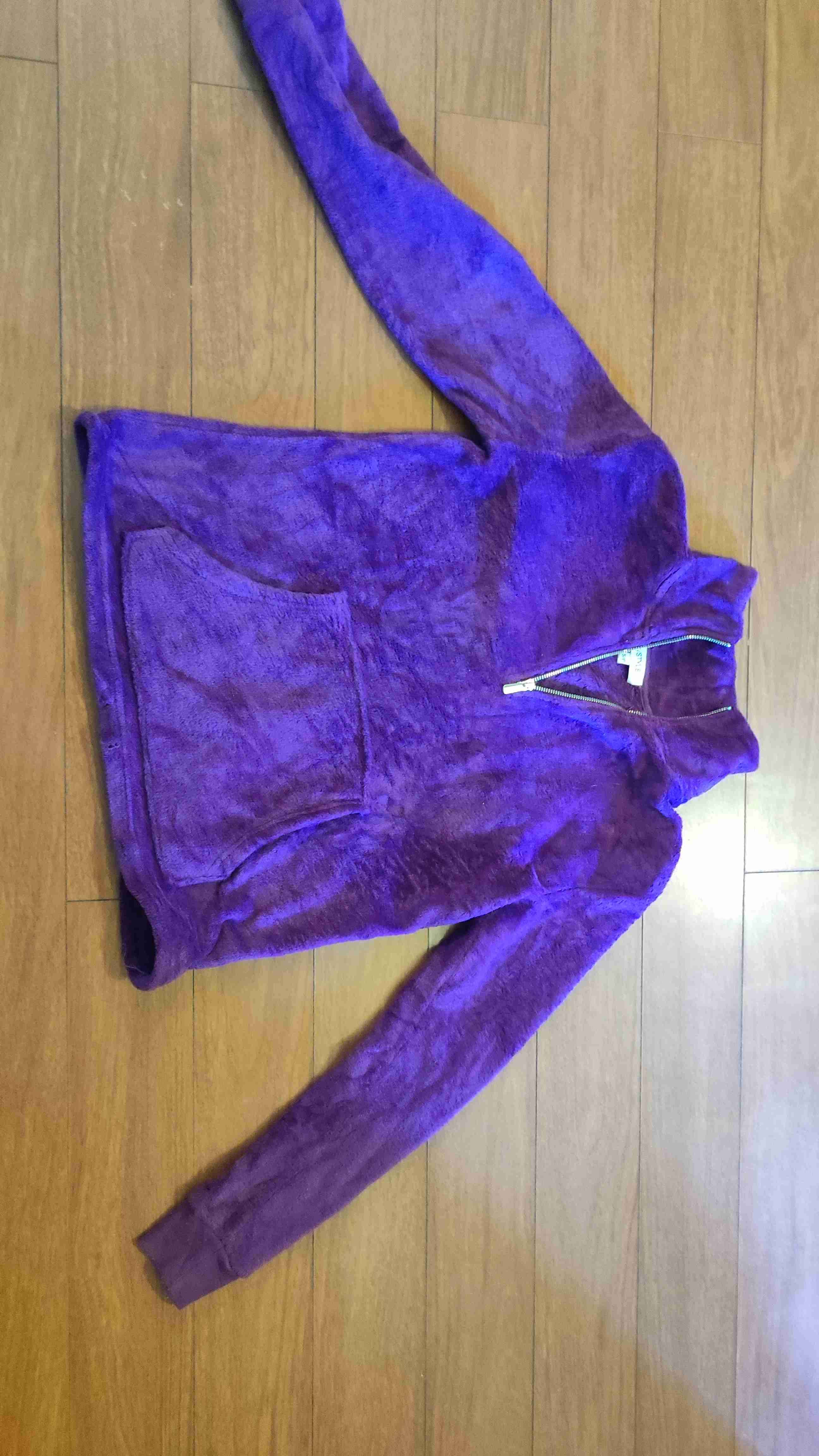 Polerón morado de felpa