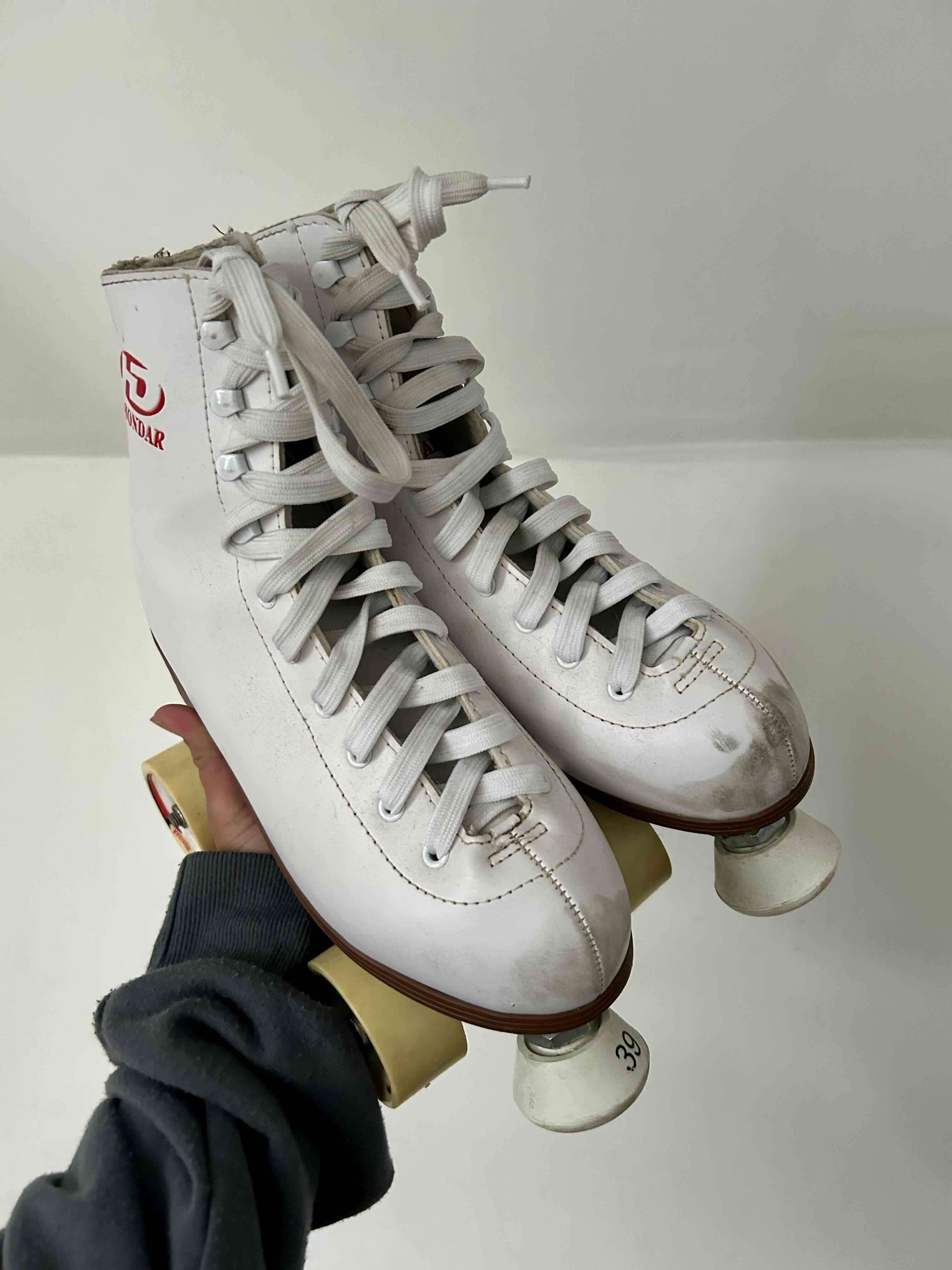 Patines blancos artísticos usados - miniatura 1