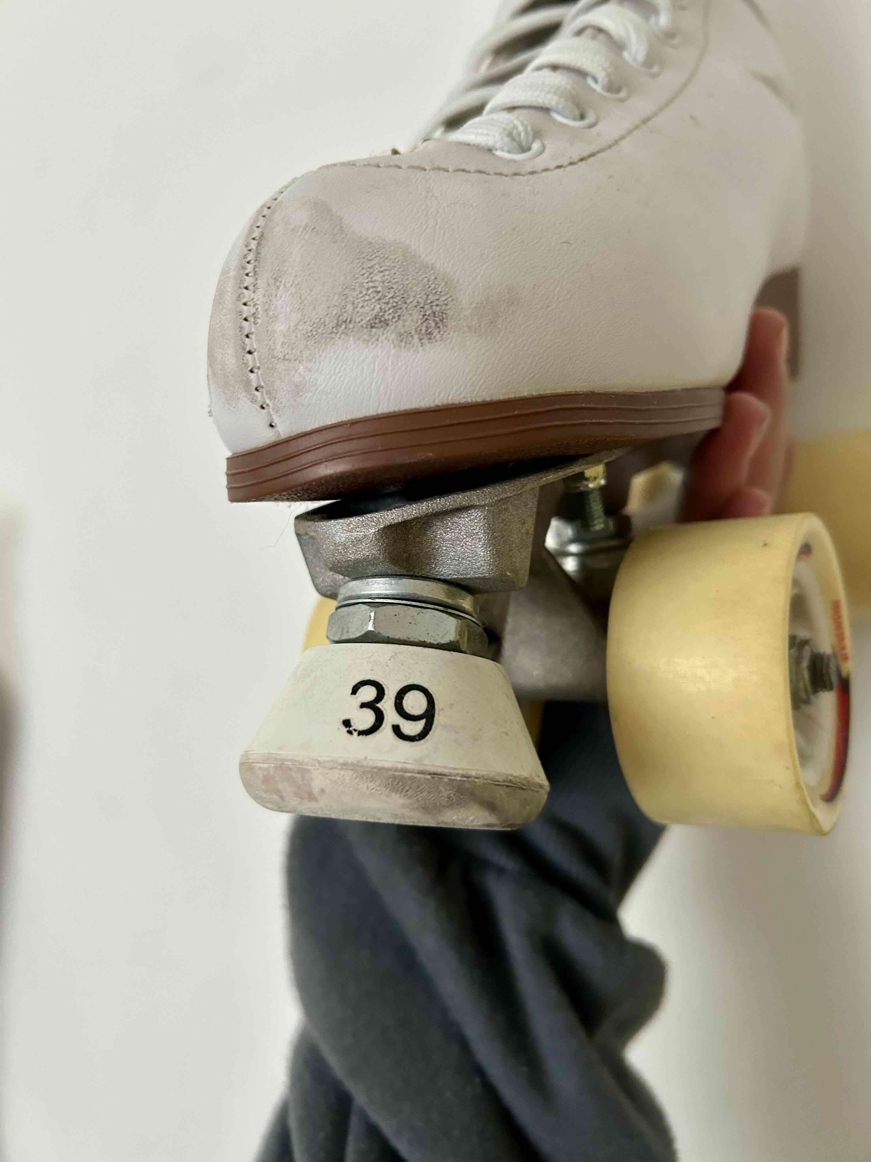 Patines blancos artísticos usados - miniatura 2