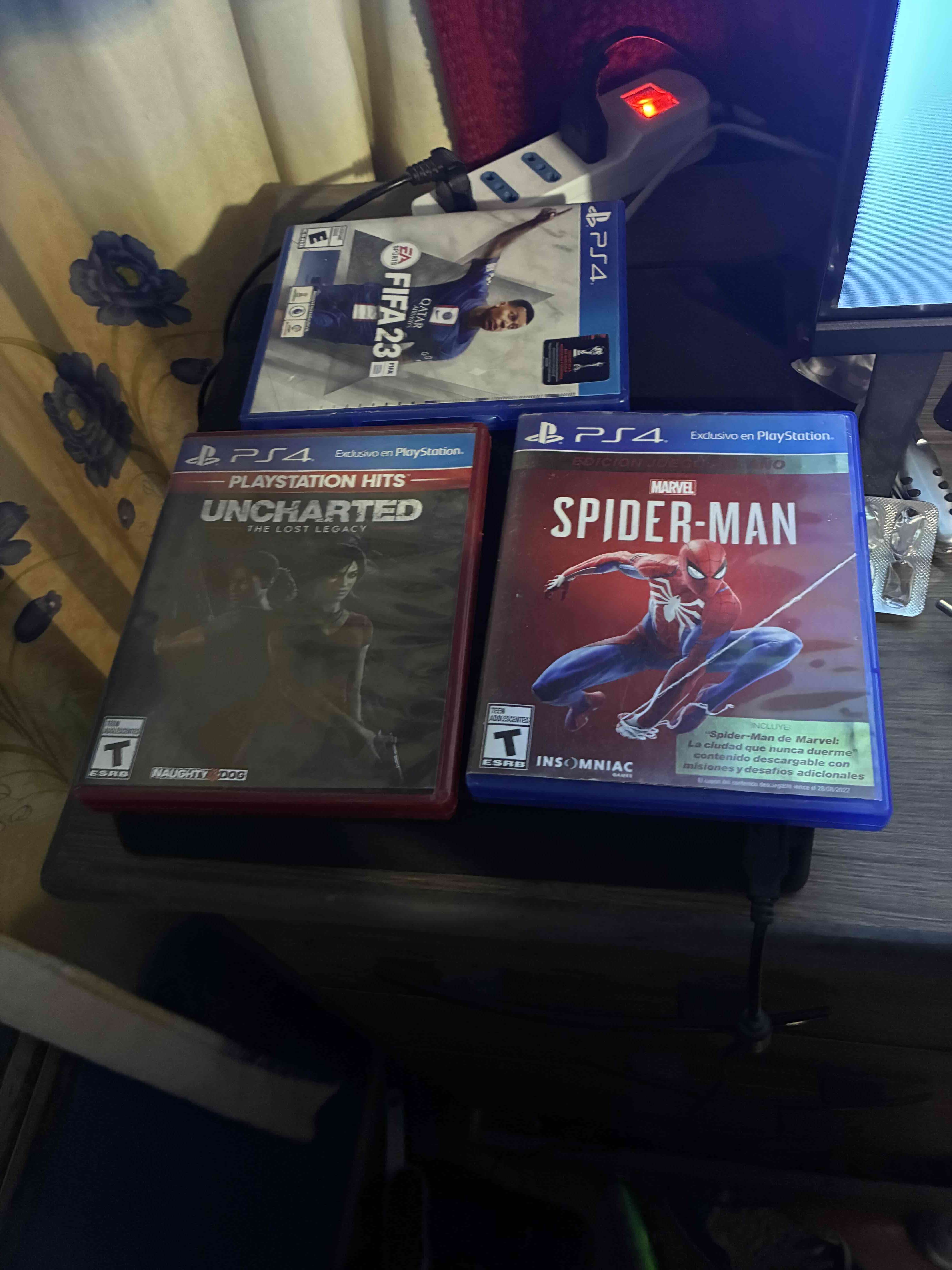 Consola PS4 Slim negra - miniatura 3