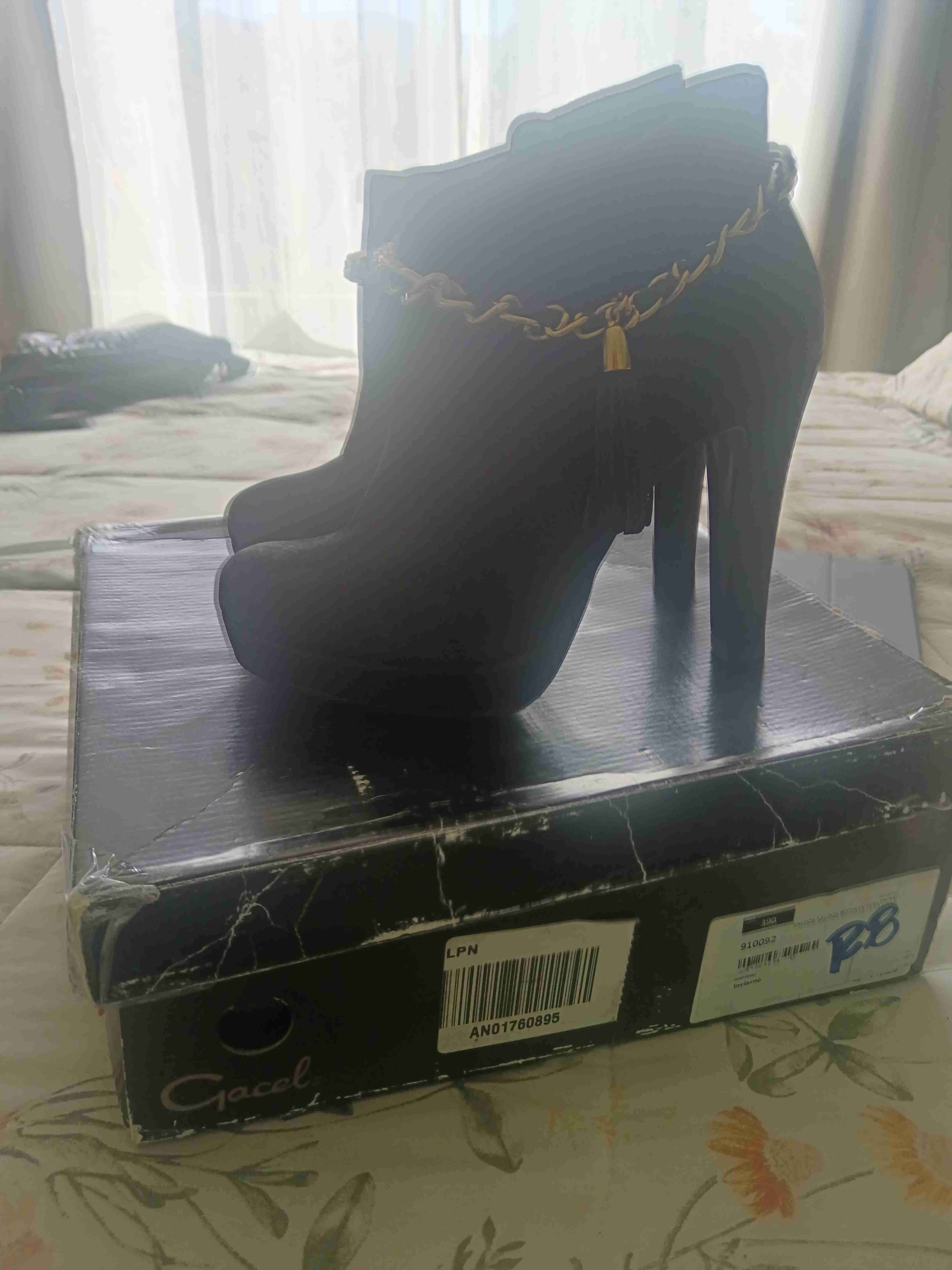 Botines negros con detalle dorado gacel - miniatura 3