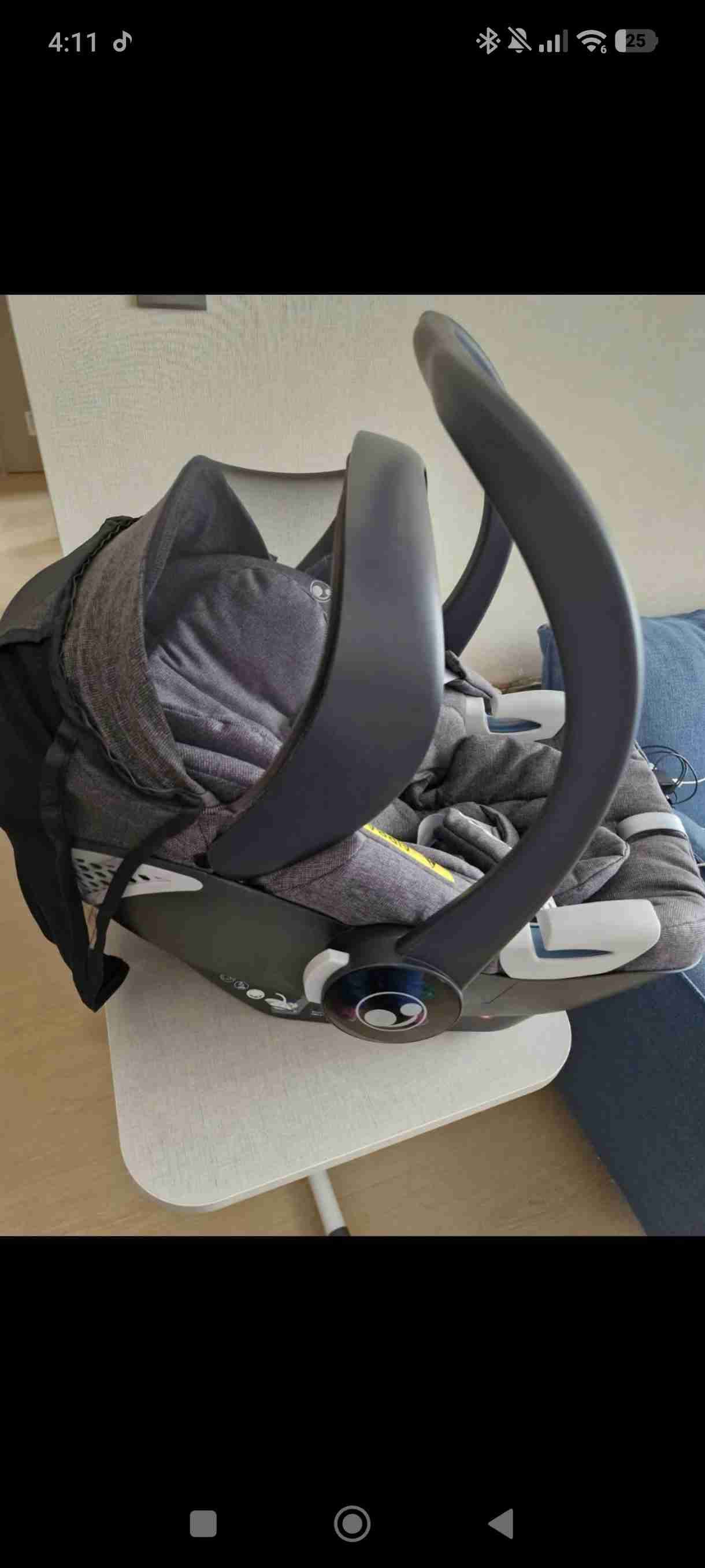 Silla de auto para bebé gris - miniatura 1