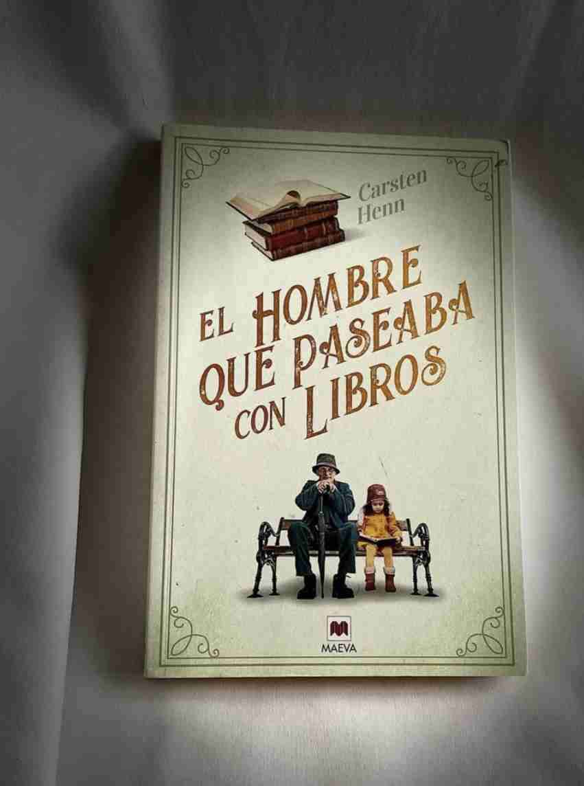 Libro 'El hombre que paseaba con libros'