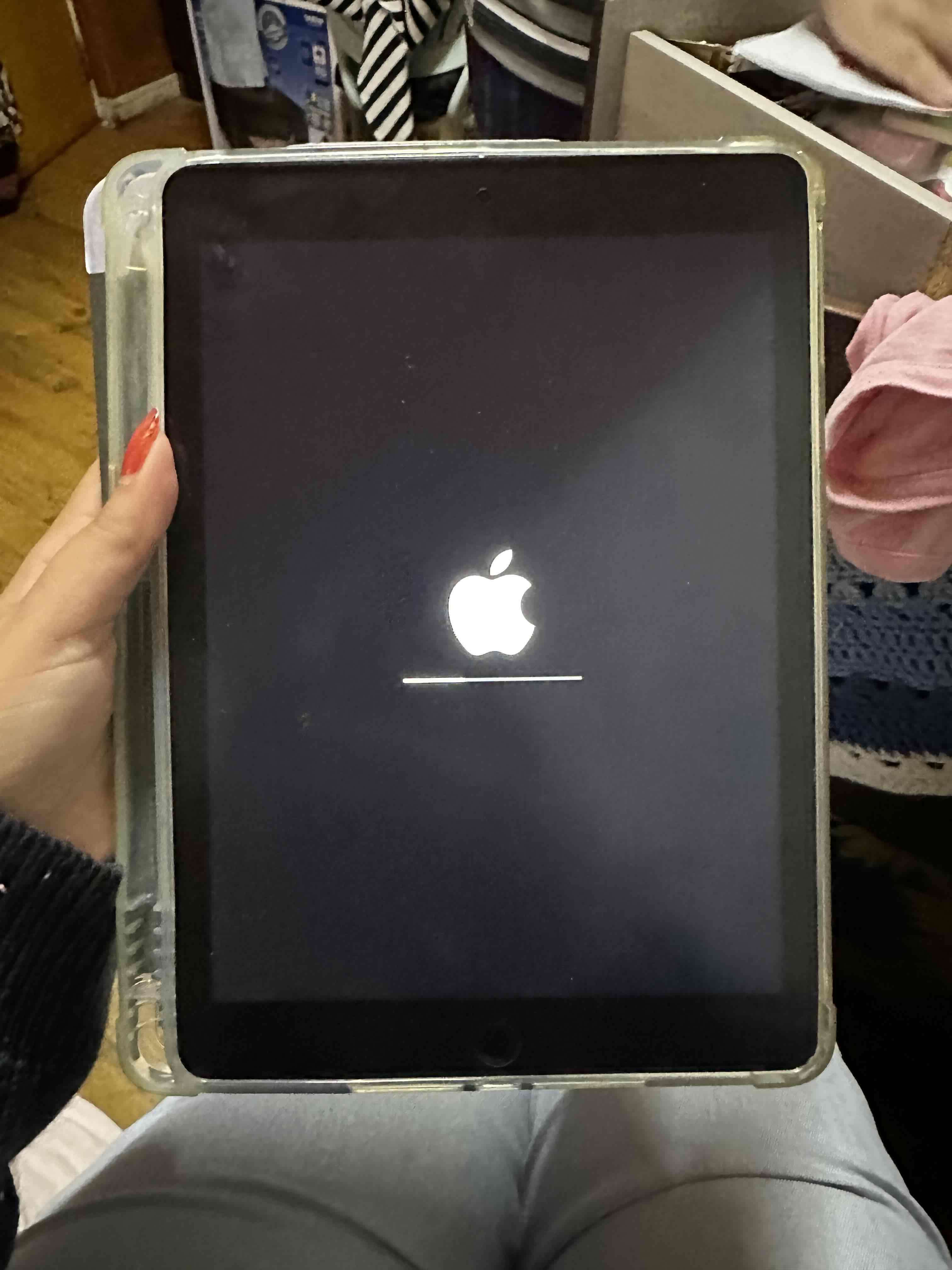 iPad con funda y lápiz - miniatura 4