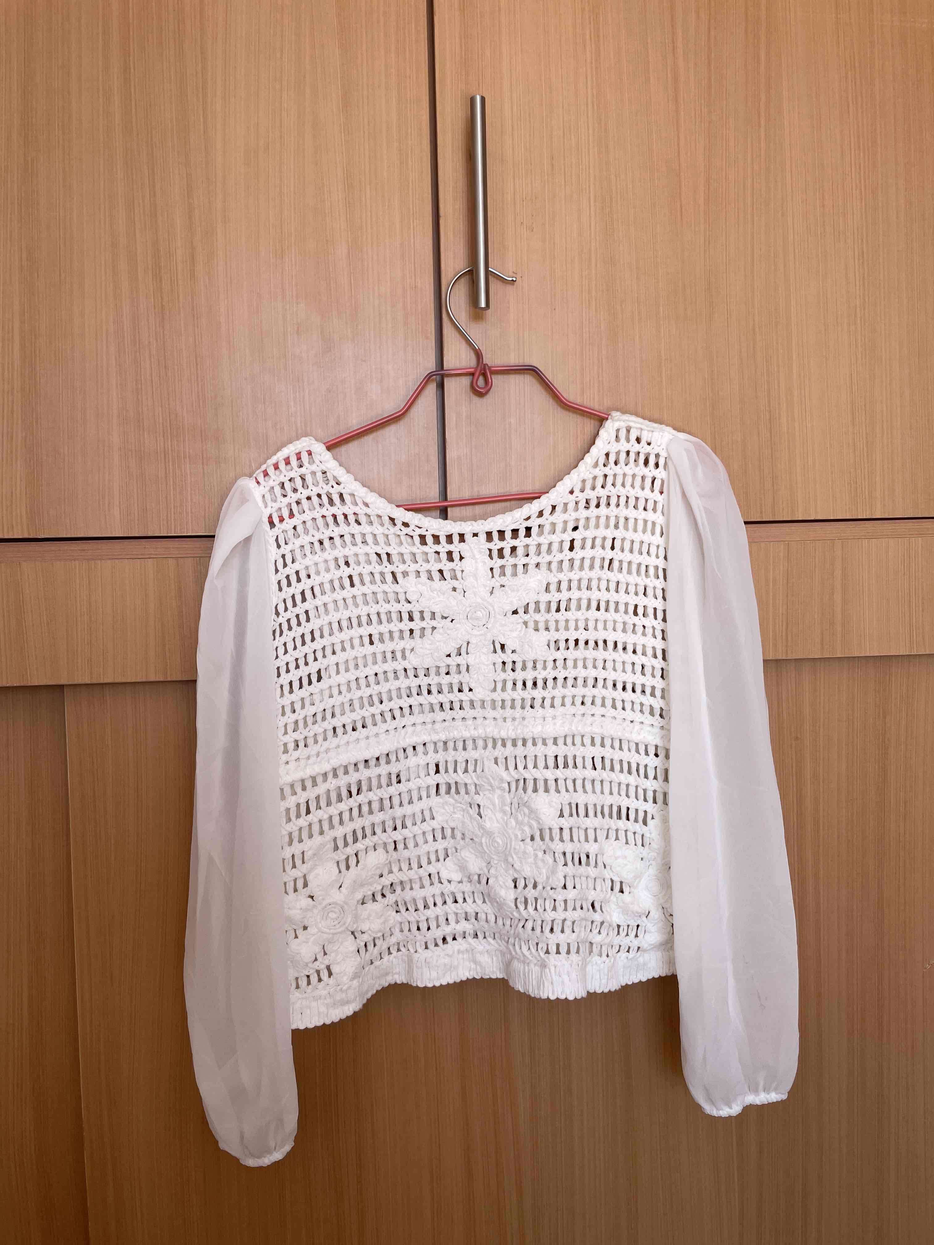Blusa tejida blanca con encaje - miniatura 2