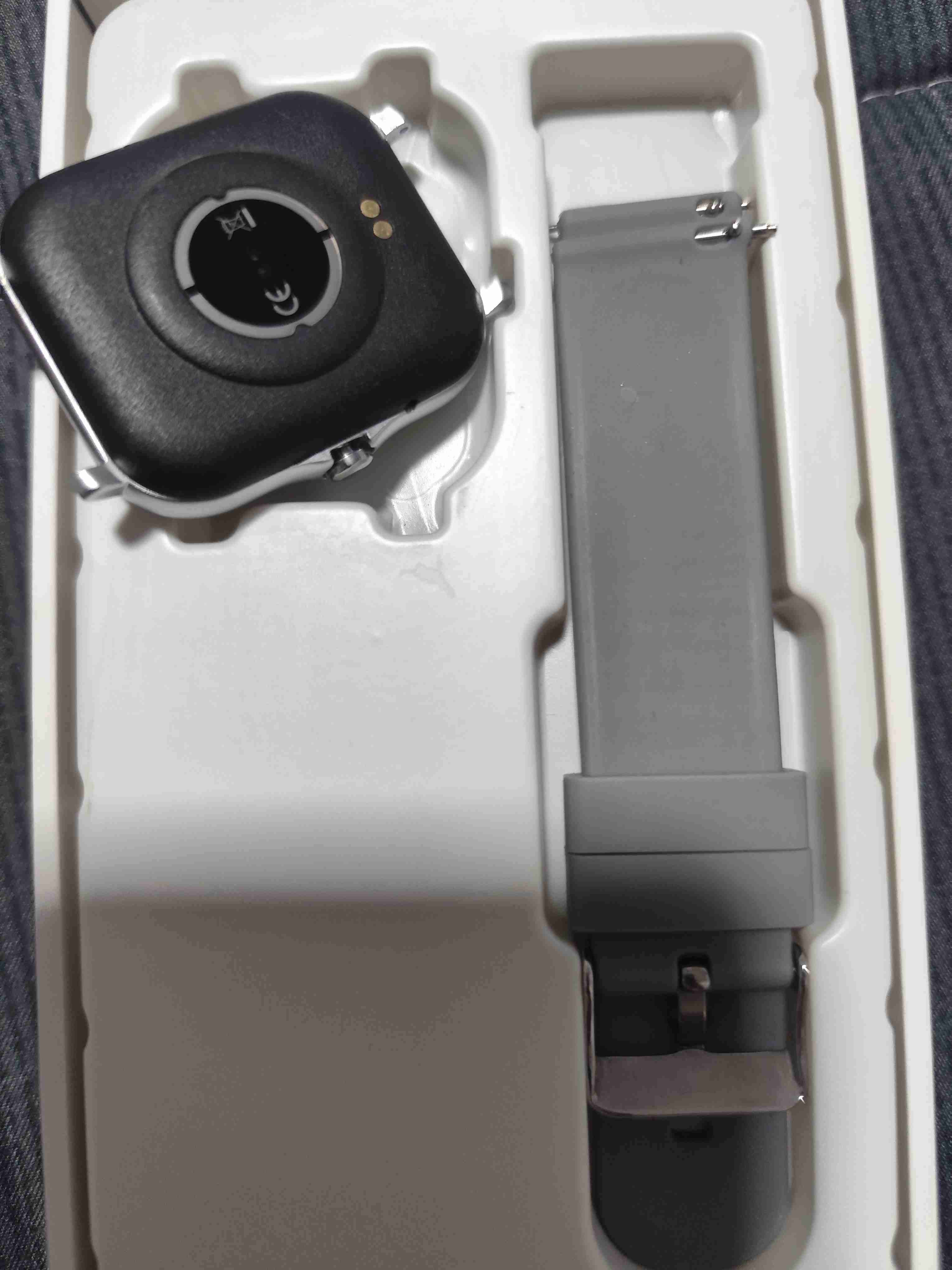 Smartwatch con correa gris - miniatura 2