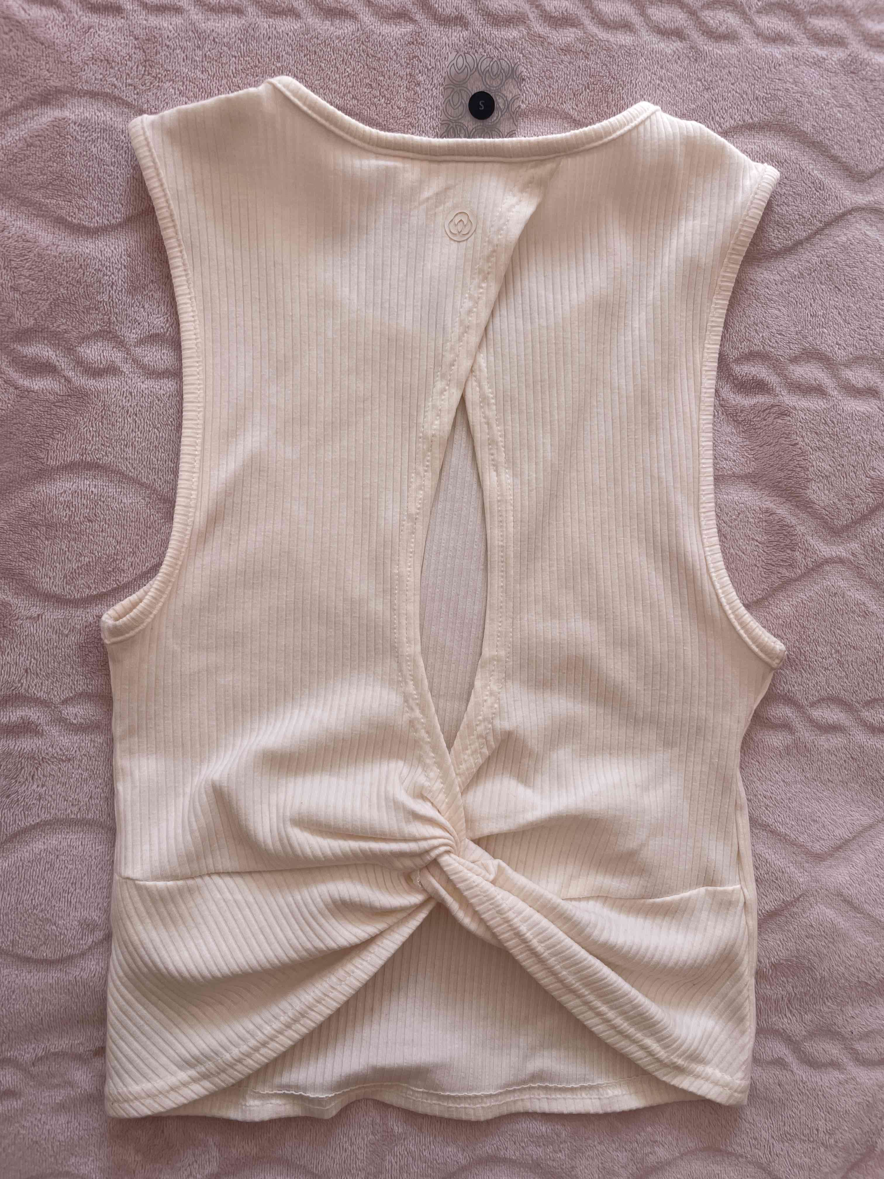 Polera sin mangas beige - miniatura 2