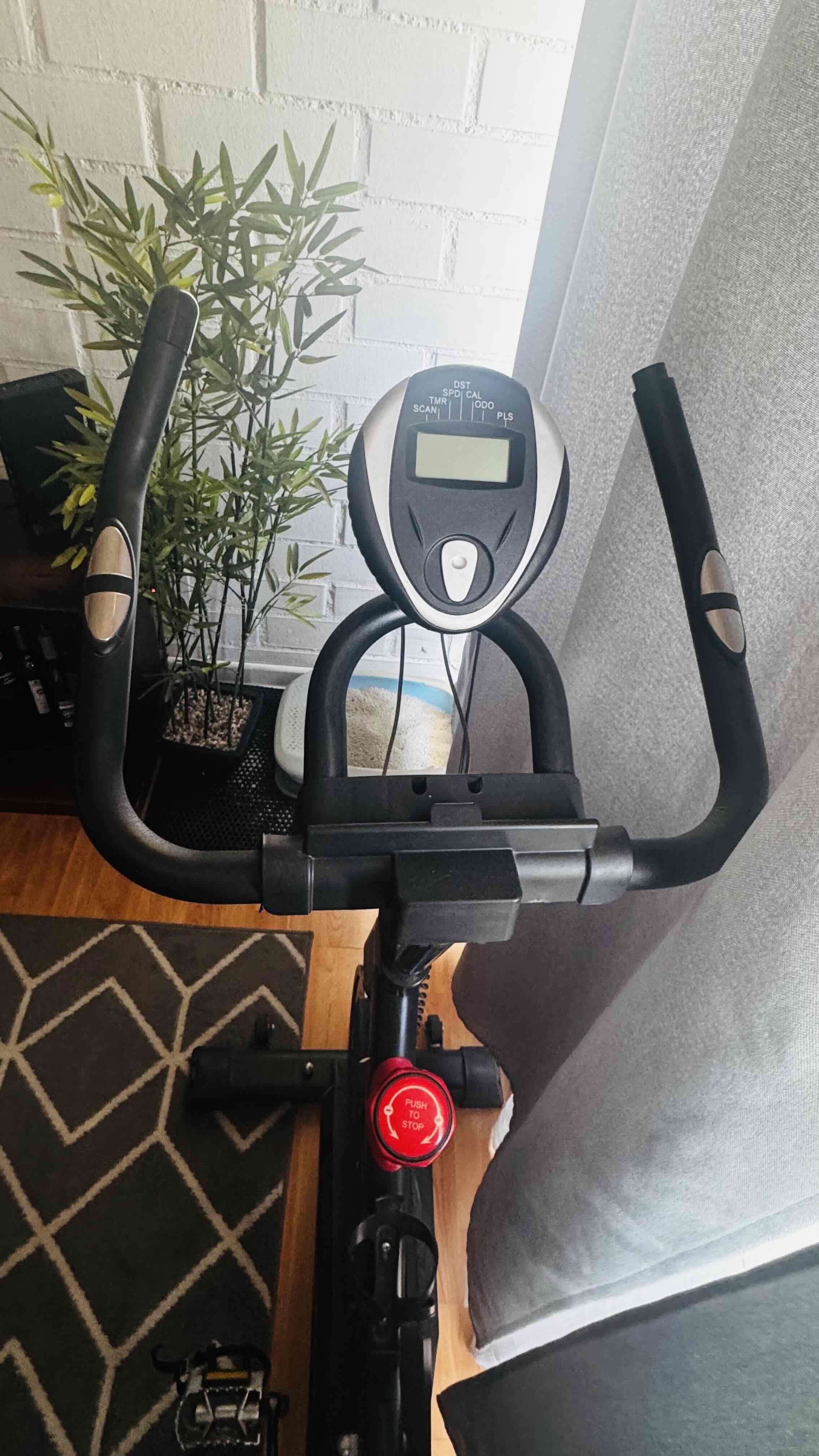 Bicicleta estática negra - miniatura 2