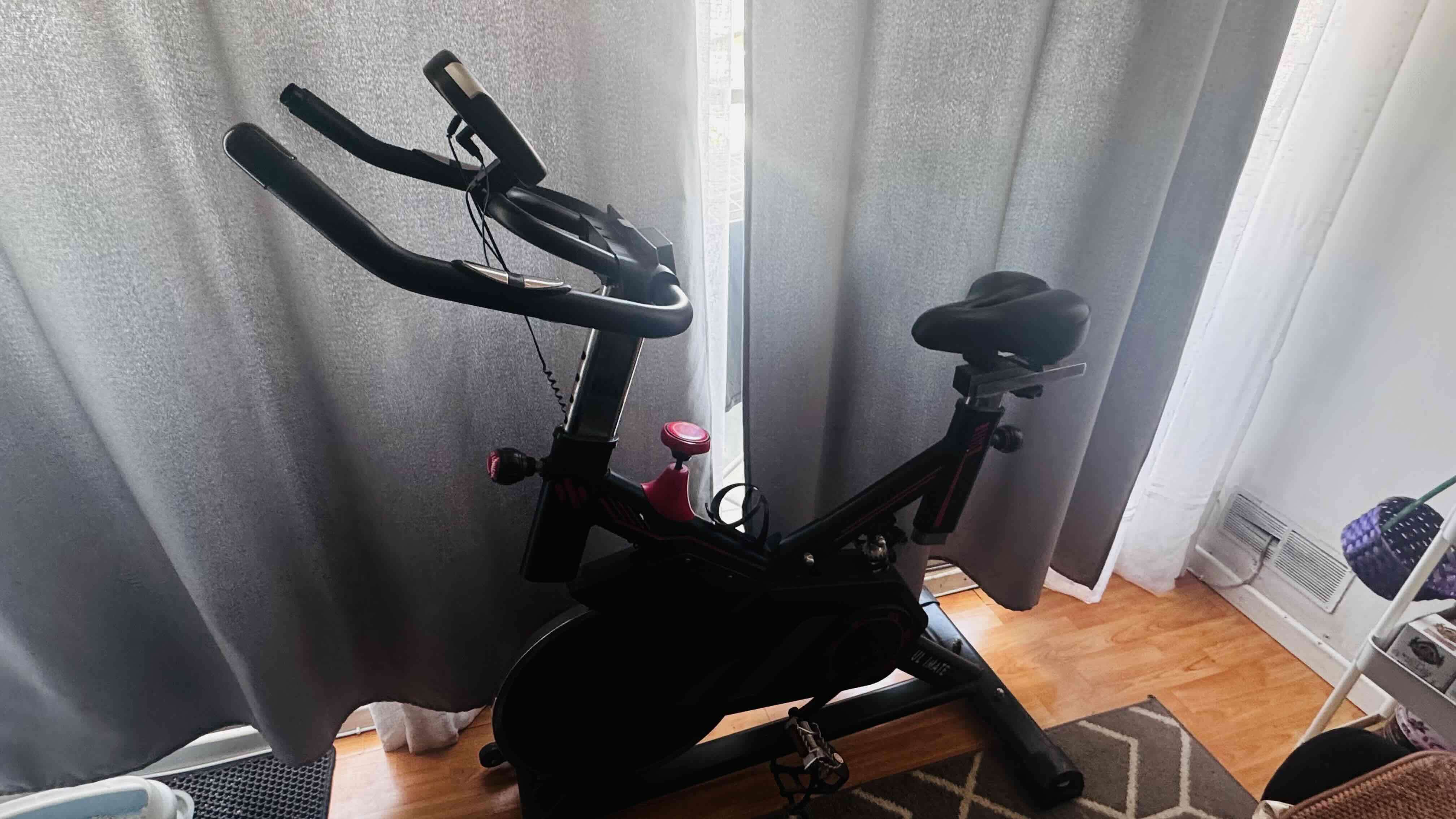 Bicicleta estática negra - miniatura 3