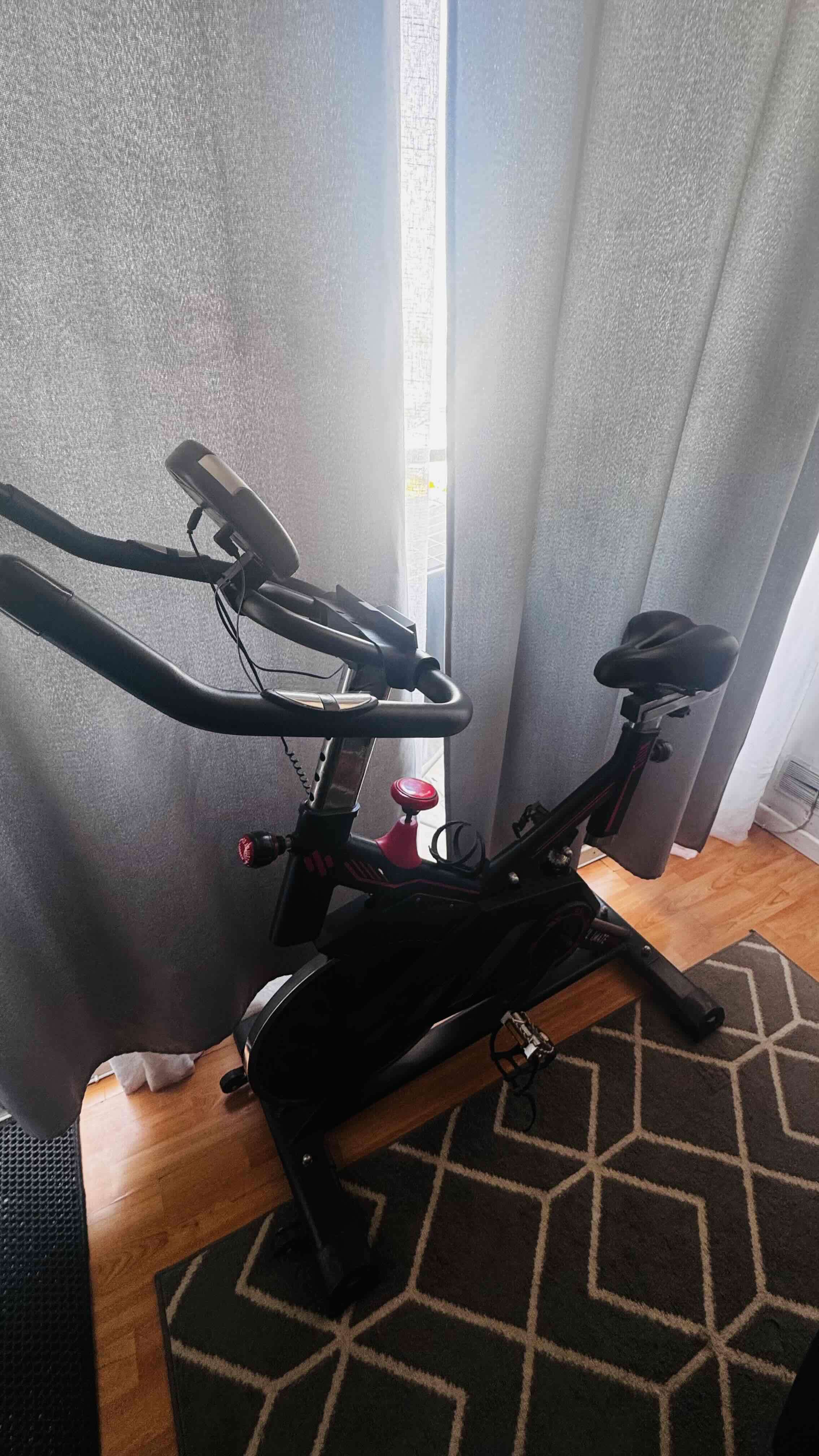 Bicicleta estática negra - miniatura 4