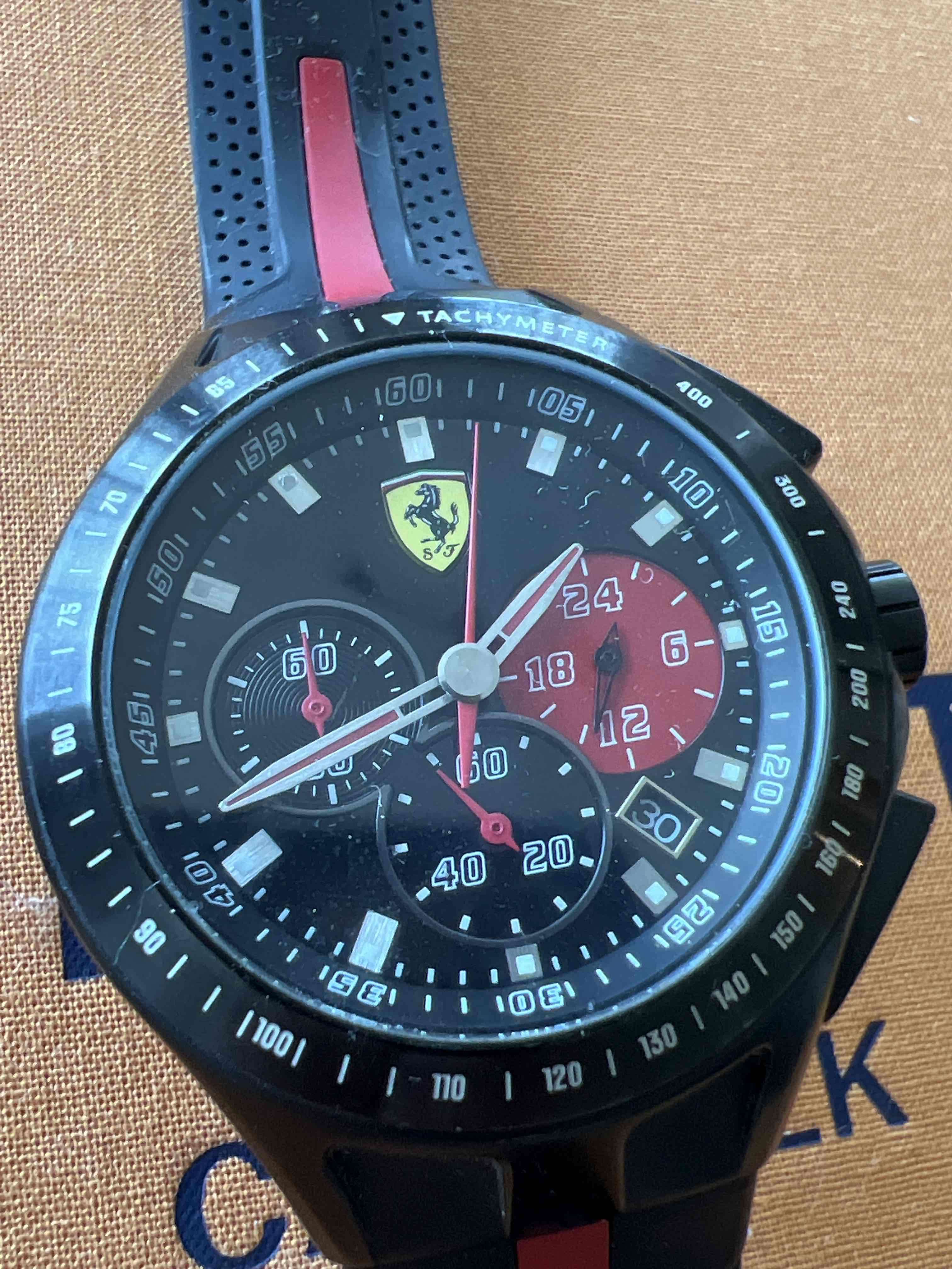 Reloj deportivo Ferrari Original negro y rojo - miniatura 2