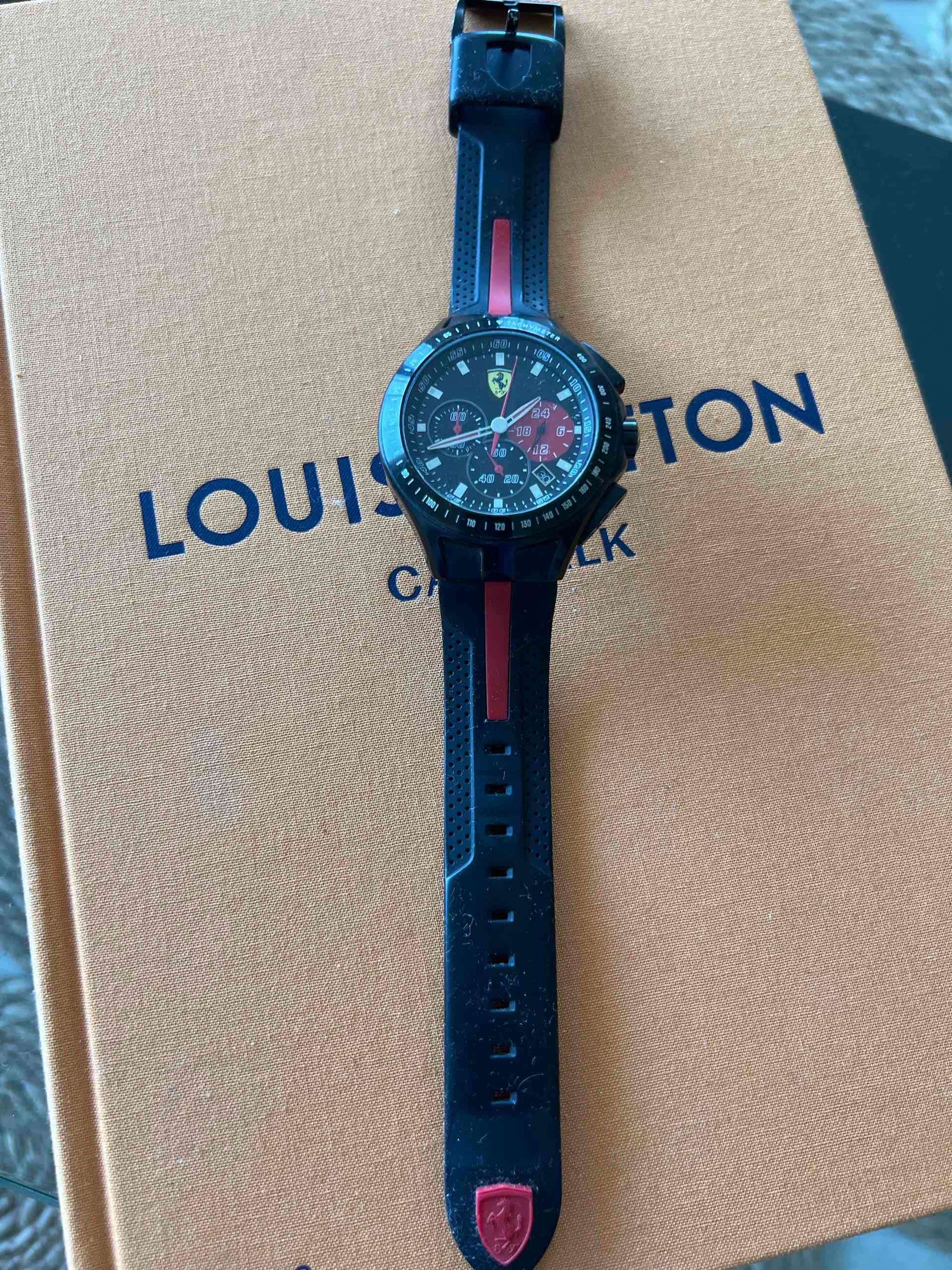 Reloj deportivo Ferrari Original negro y rojo - miniatura 3