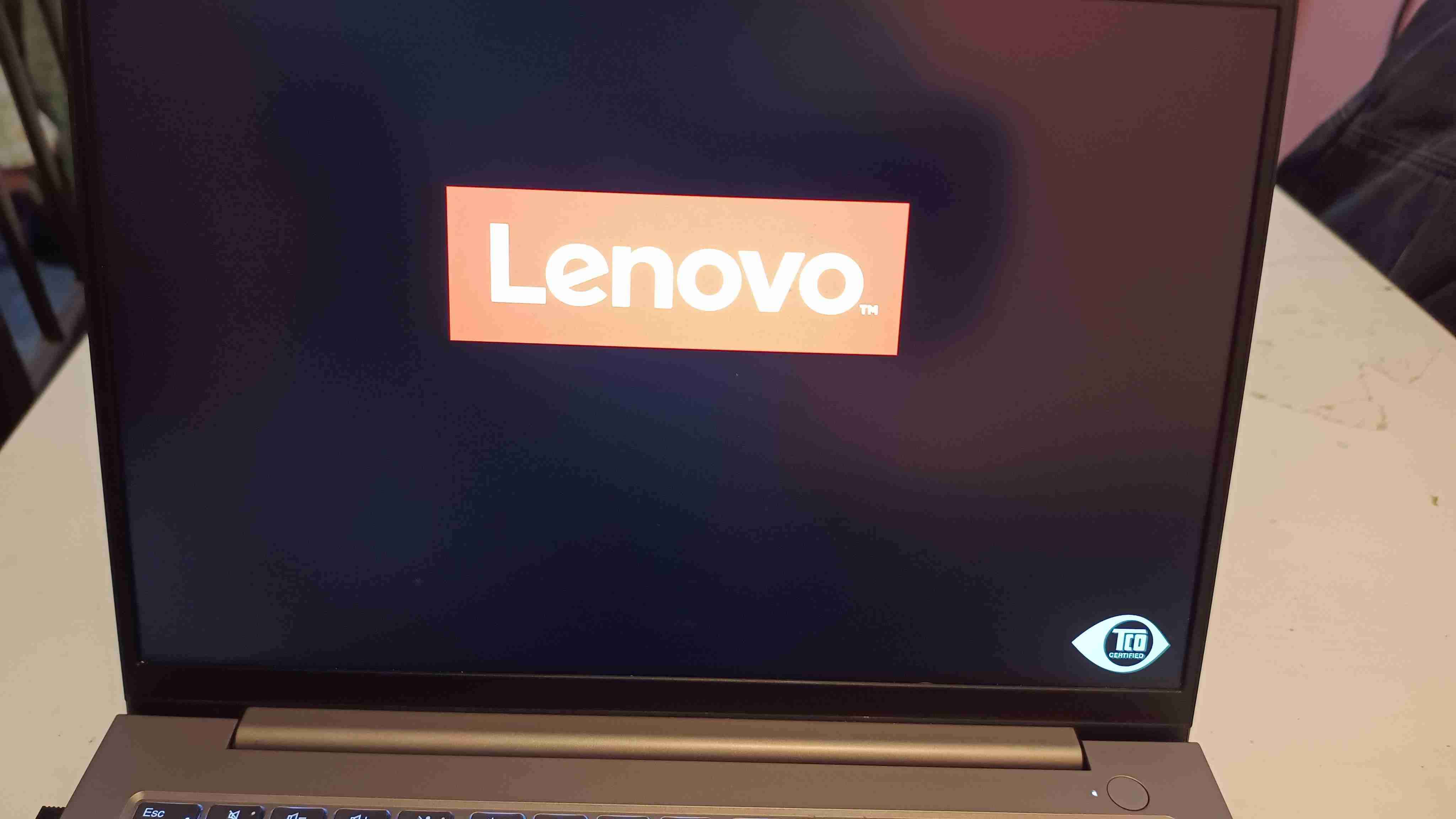 Notebook Lenovo ThinkPad con accesorios - miniatura 4