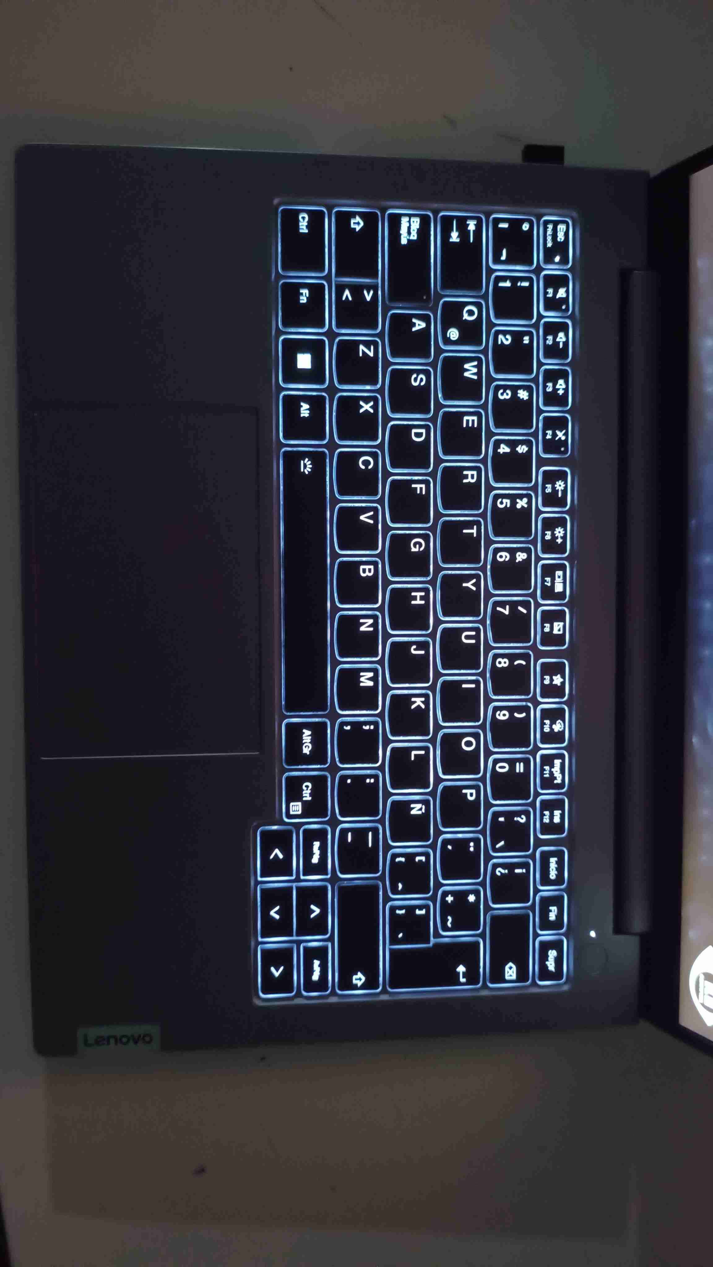 Notebook Lenovo ThinkPad con accesorios - miniatura 5