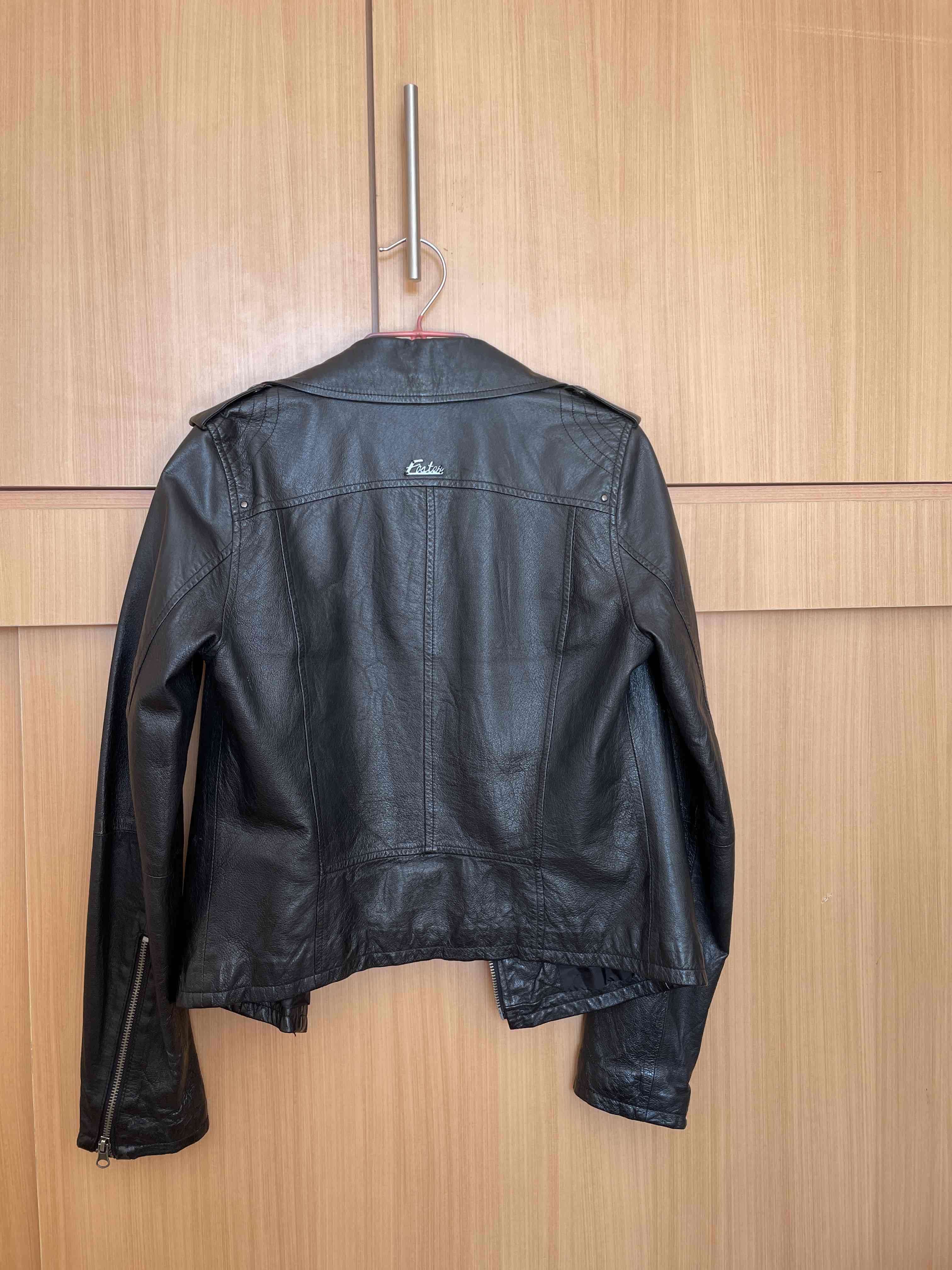 Chaqueta de cuero negra - miniatura 2