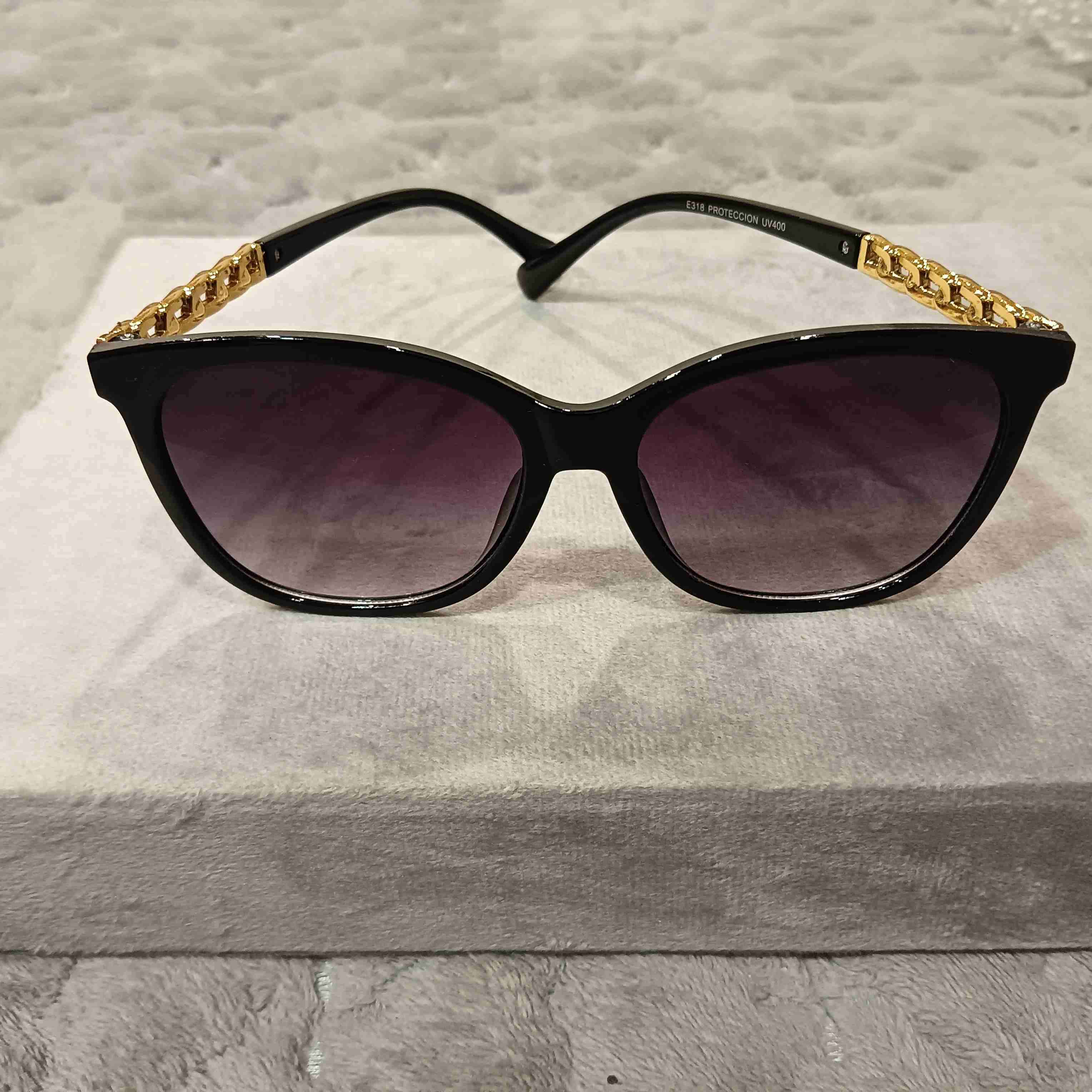 Lentes de Sol Negros Elegante con dorado - miniatura 3