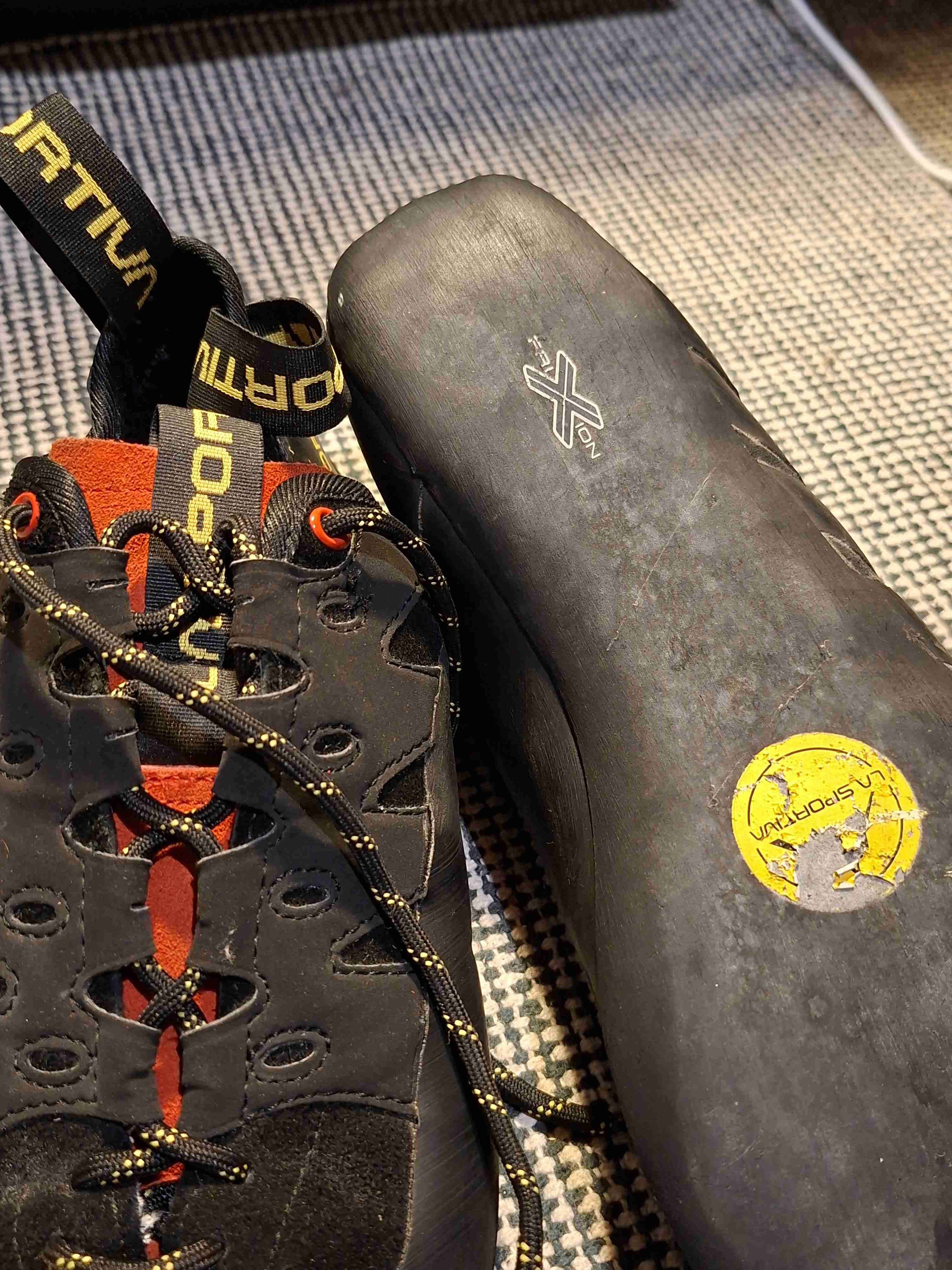 Zapatillas de escalada La Sportiva talla 41 - miniatura 3